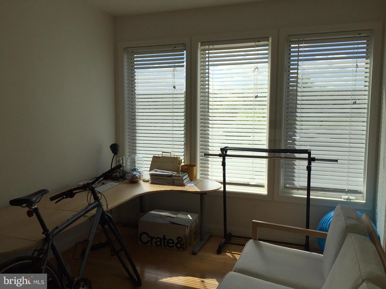 LAKESIDE TOWN CENTRE CONDOMINIUM - Residential Lease