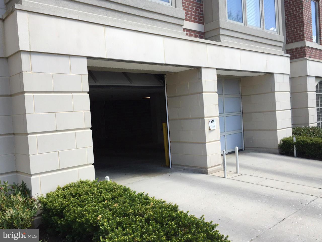 LAKESIDE TOWN CENTRE CONDOMINIUM - Residential Lease