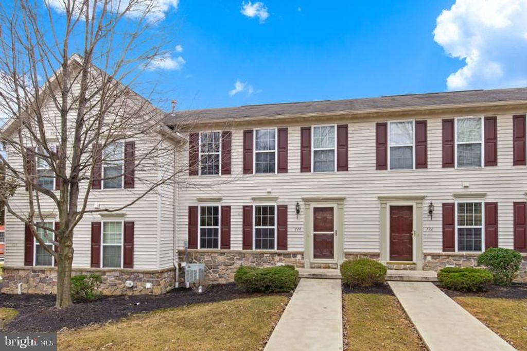 Photo of 724 E Newport Road, LITITZ, PA 17543 (MLS # PALA2065268)