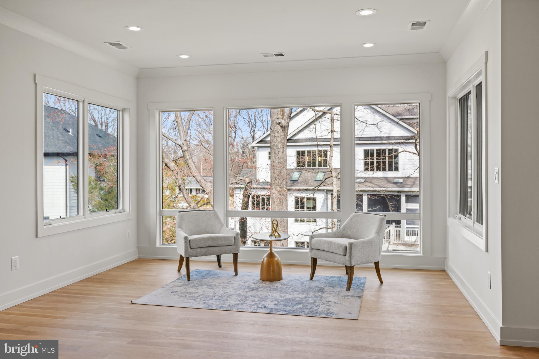 GOLF CLUB MANOR - Residential