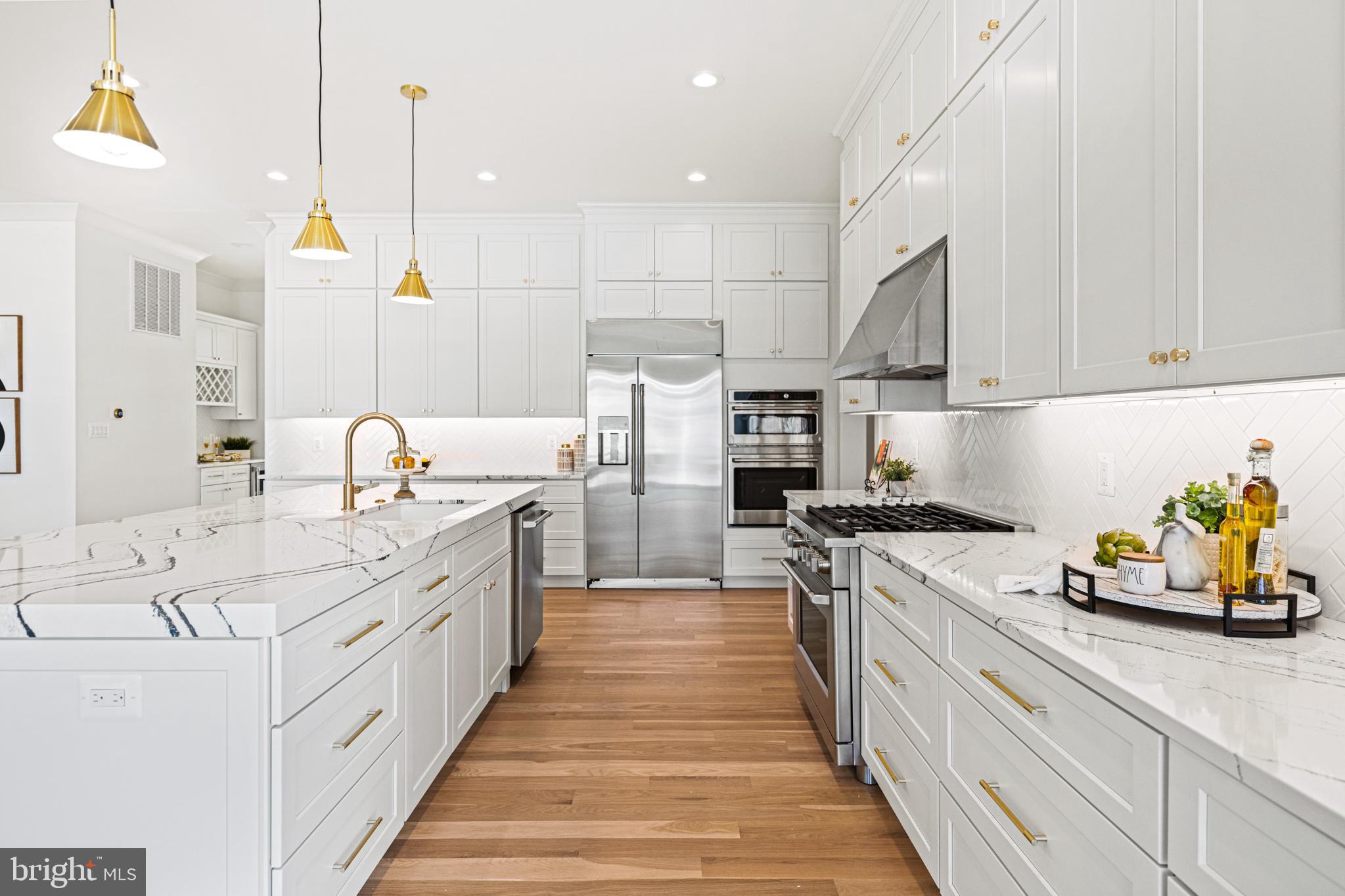 GOLF CLUB MANOR - Residential