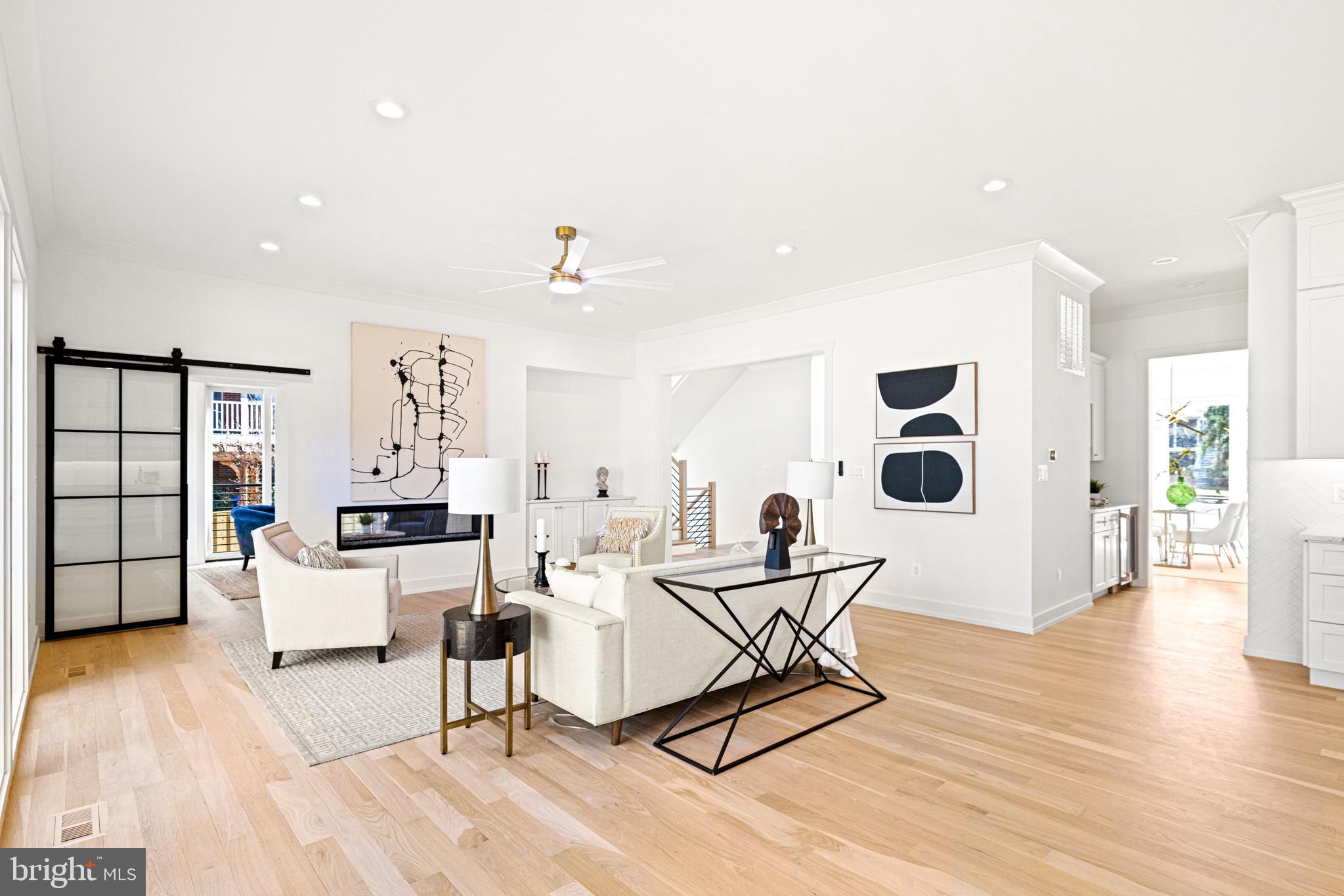 GOLF CLUB MANOR - Residential