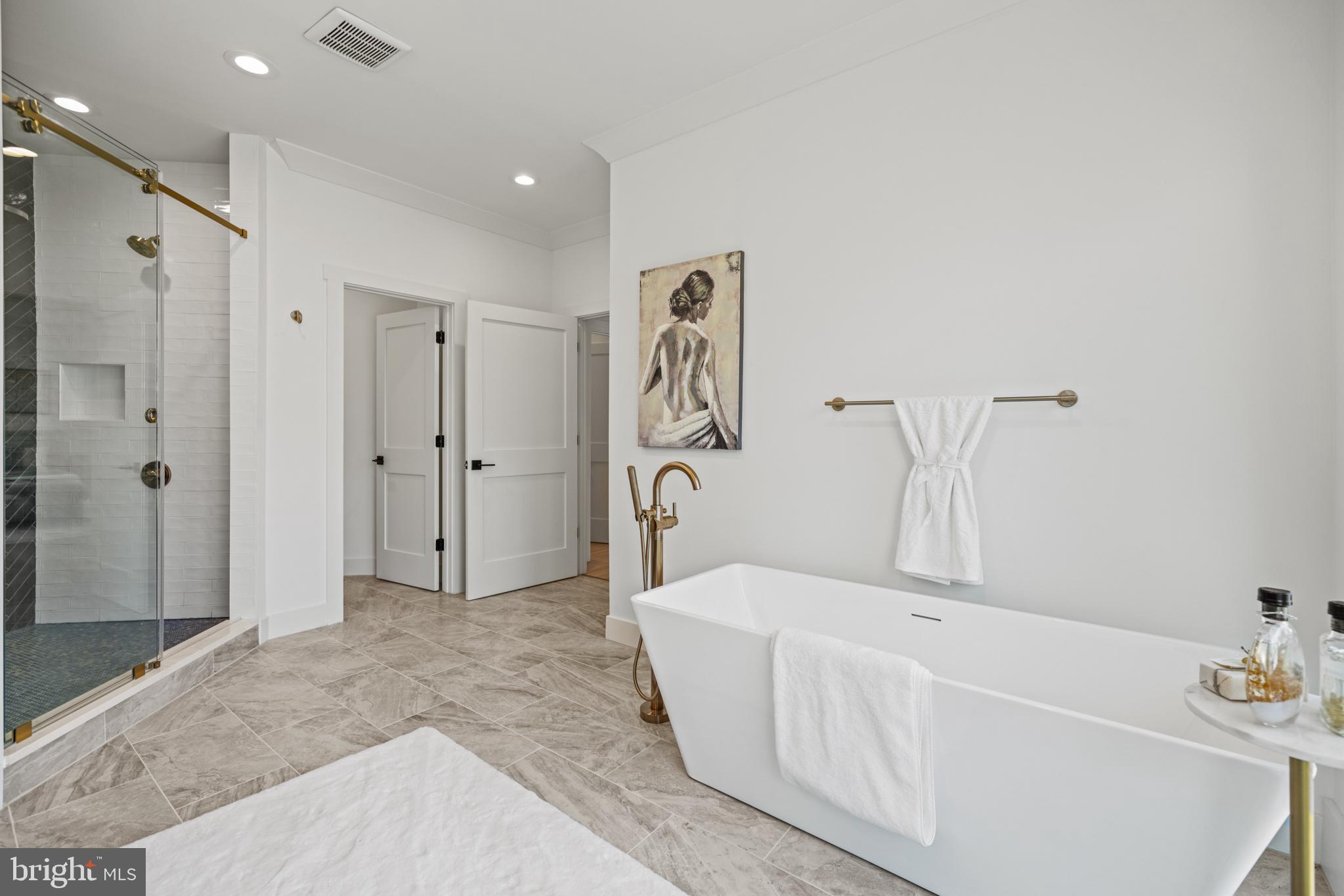 GOLF CLUB MANOR - Residential