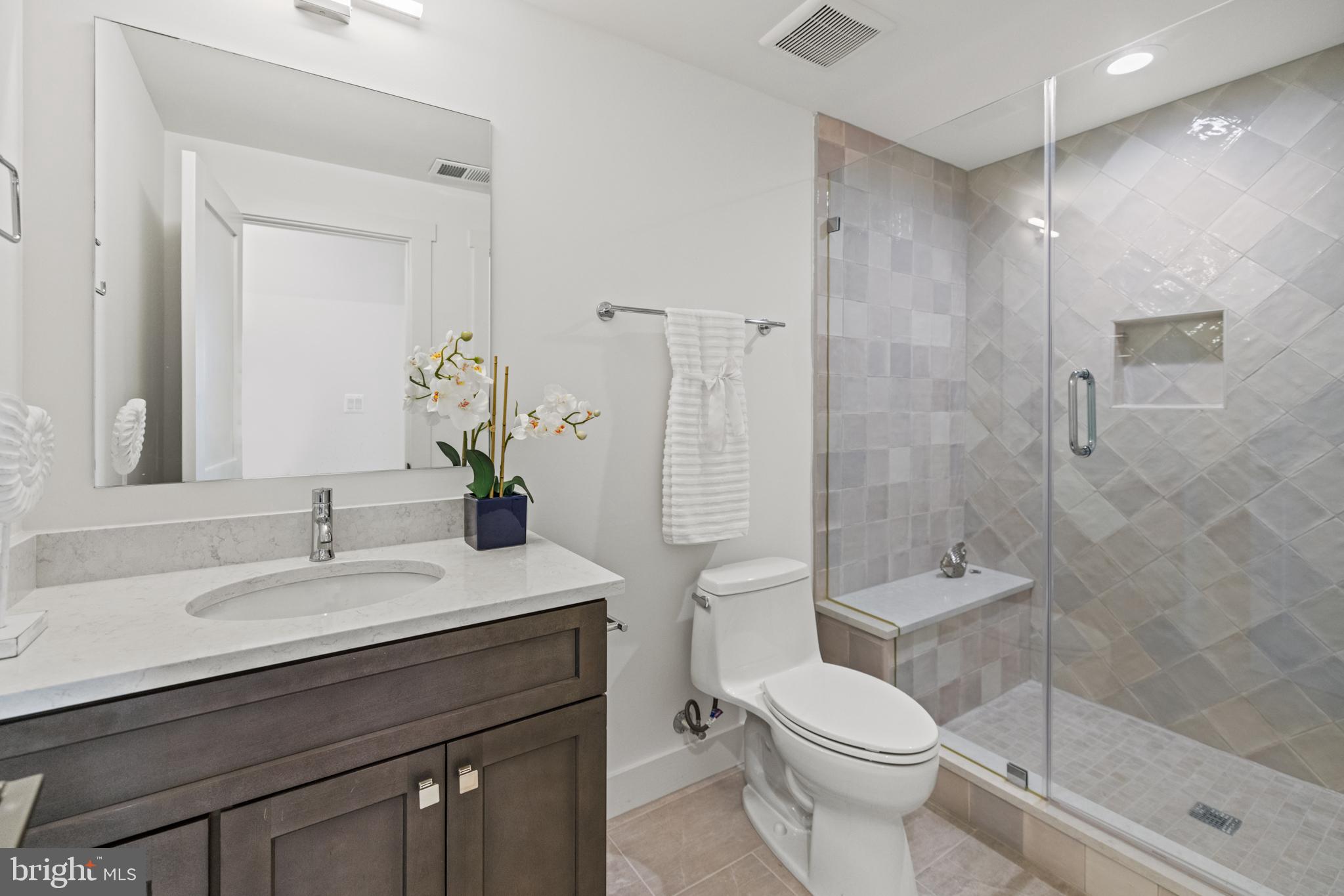 GOLF CLUB MANOR - Residential