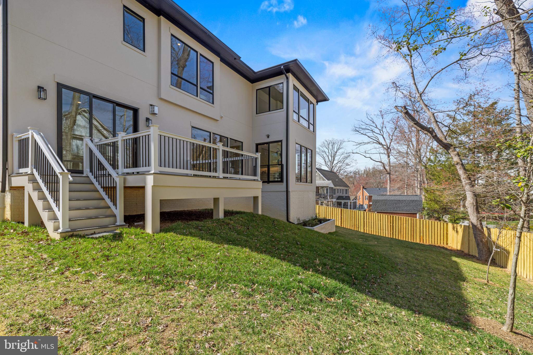 GOLF CLUB MANOR - Residential