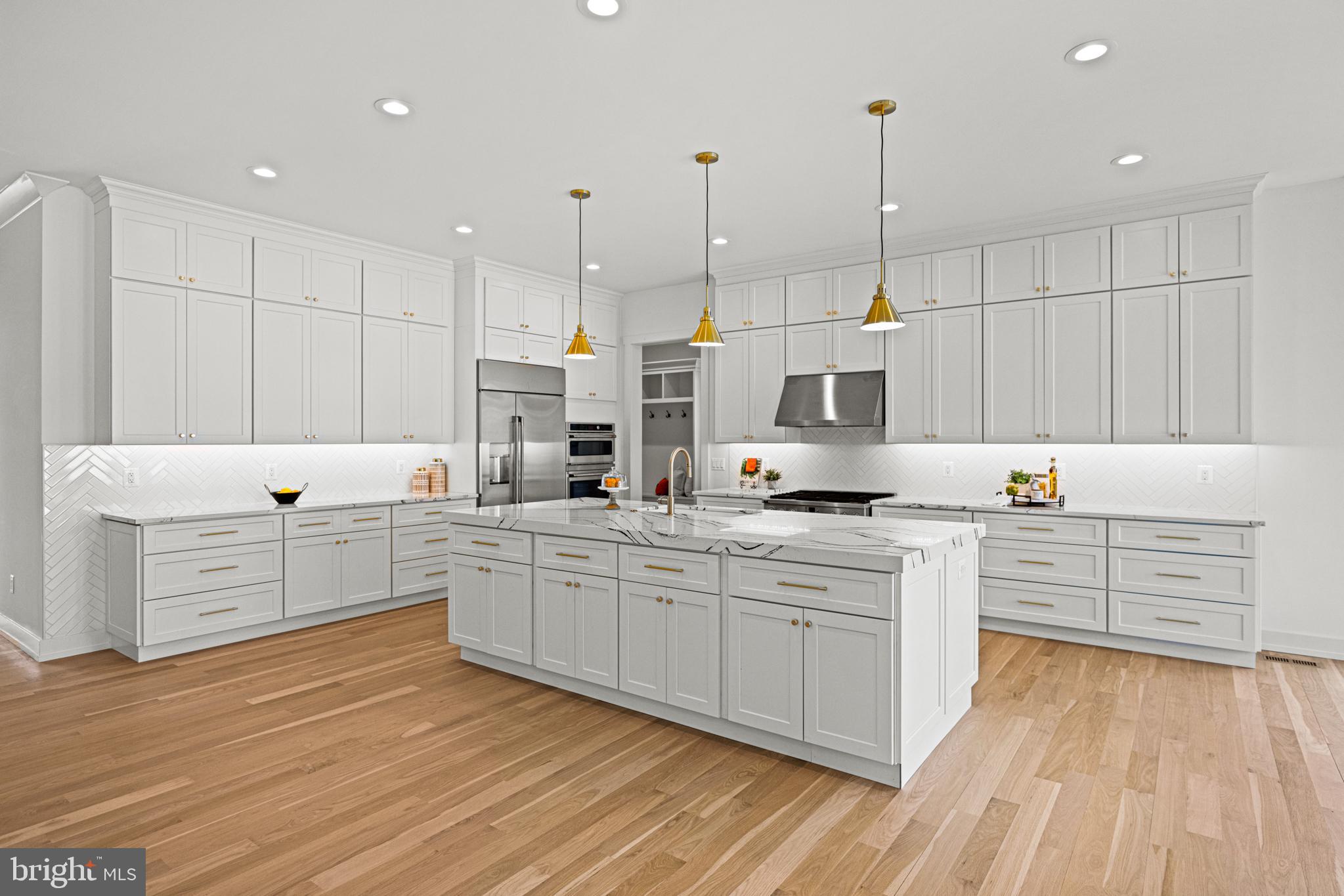 GOLF CLUB MANOR - Residential