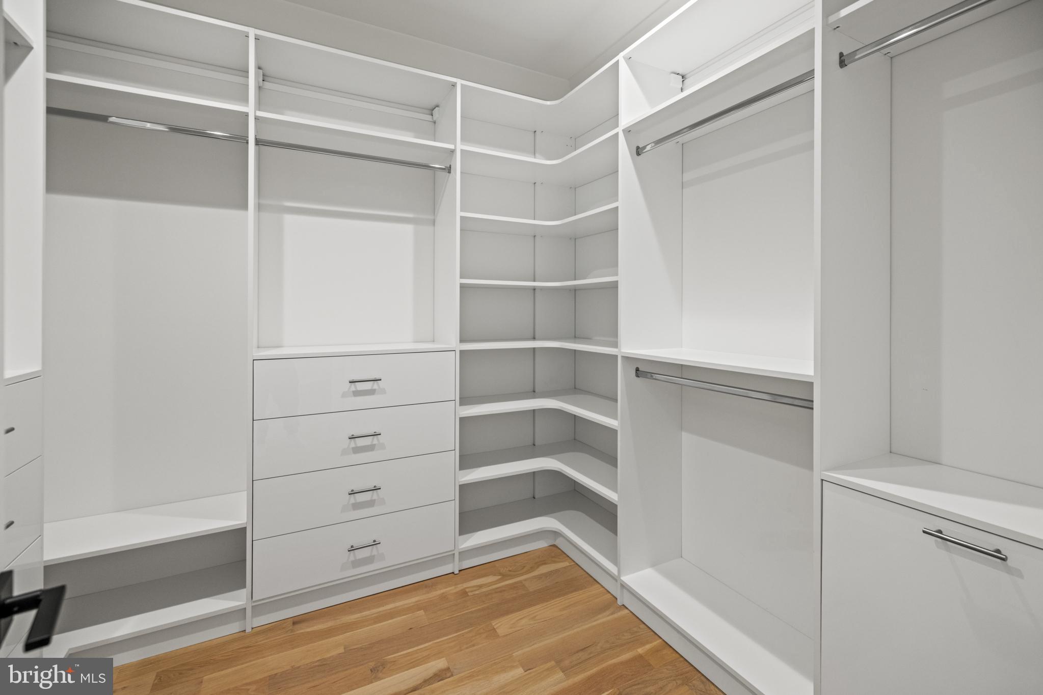 GOLF CLUB MANOR - Residential