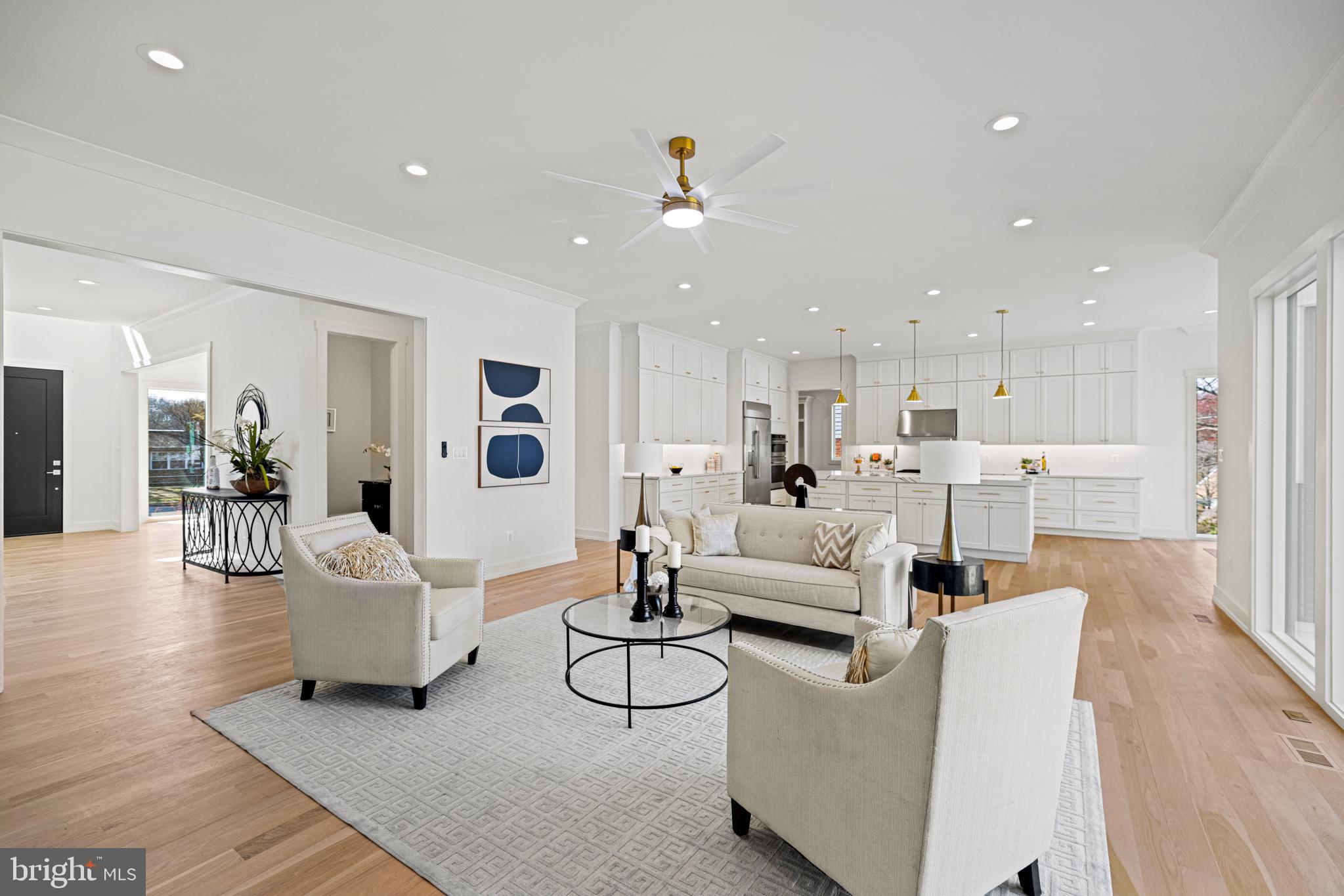 GOLF CLUB MANOR - Residential