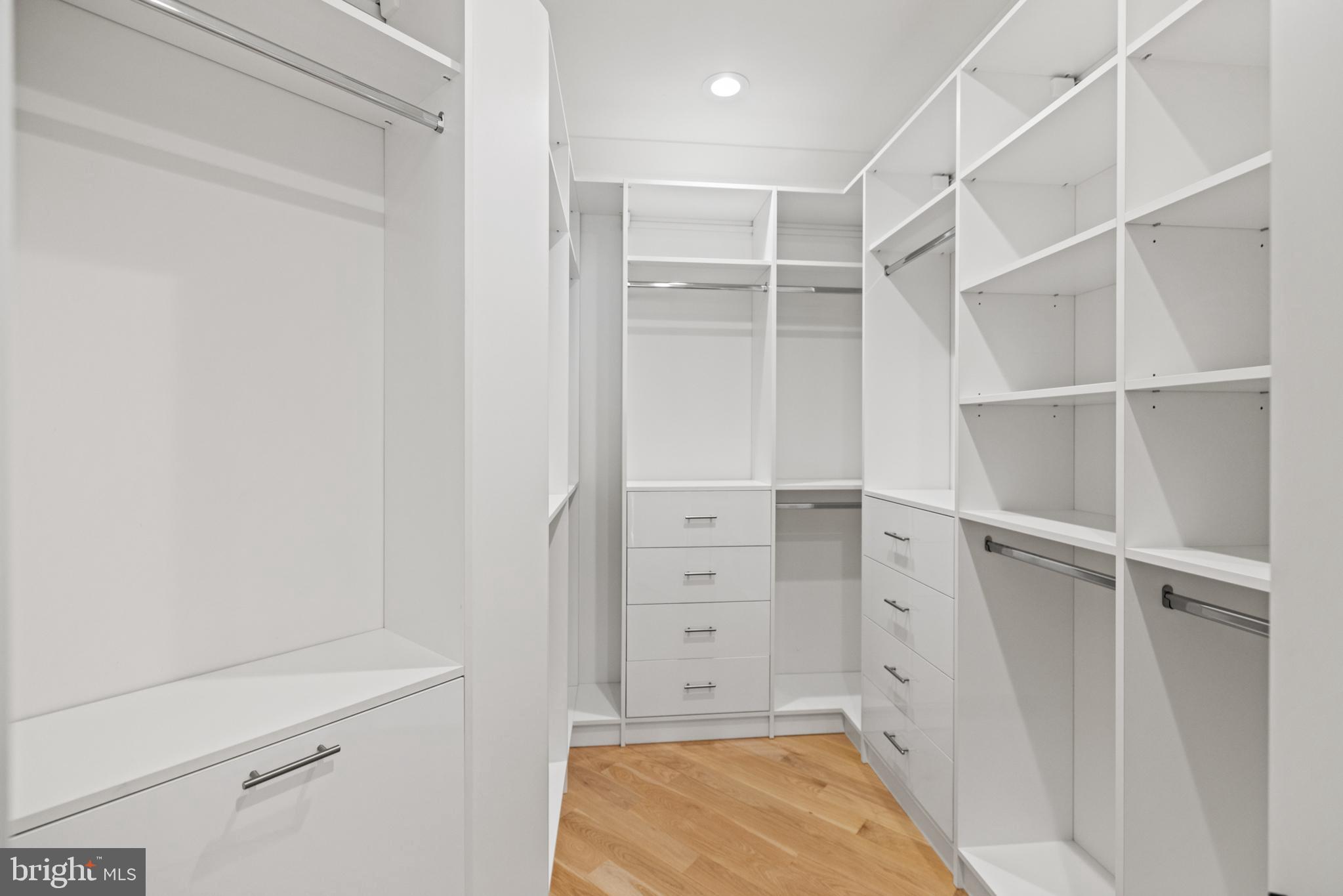 GOLF CLUB MANOR - Residential