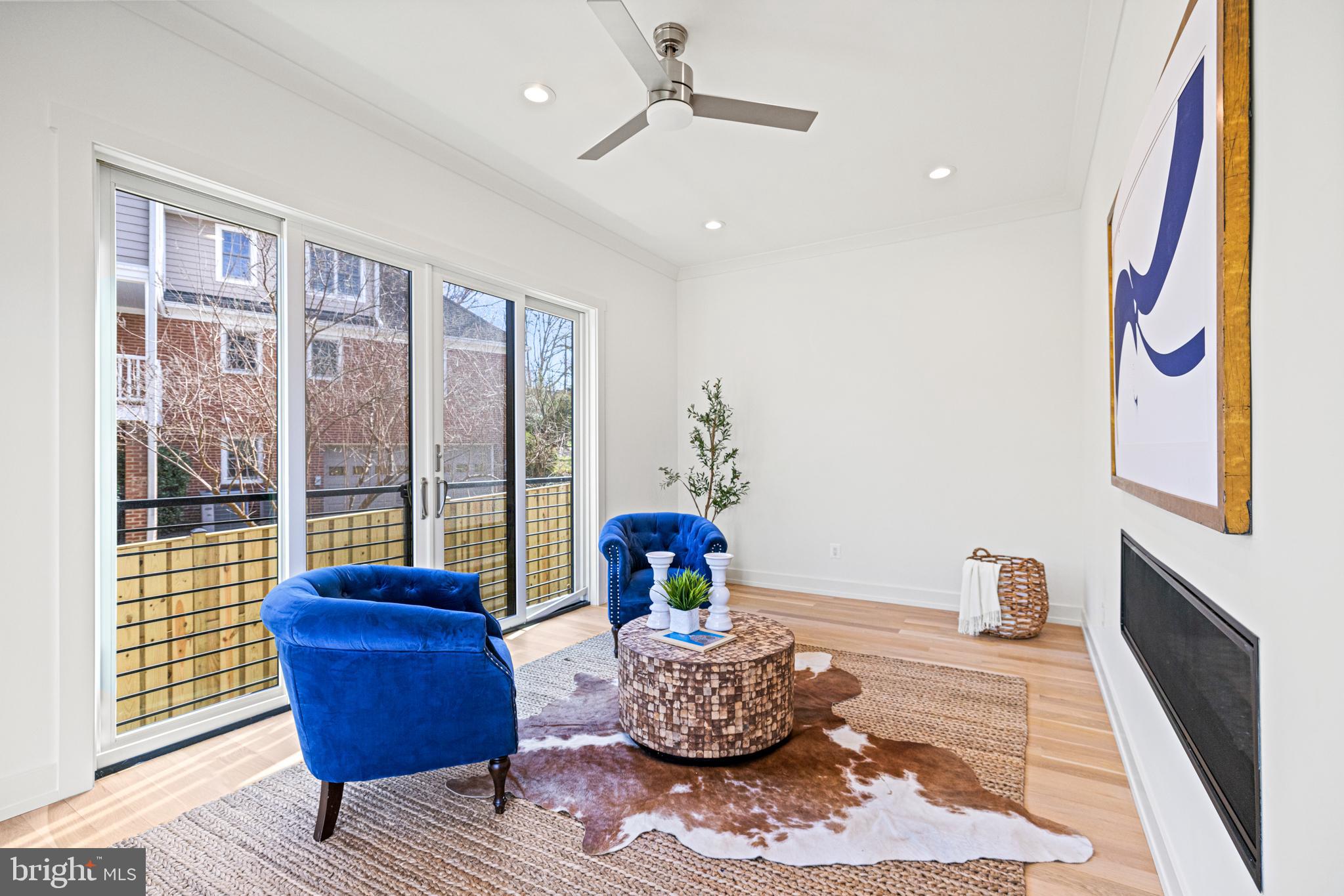 GOLF CLUB MANOR - Residential