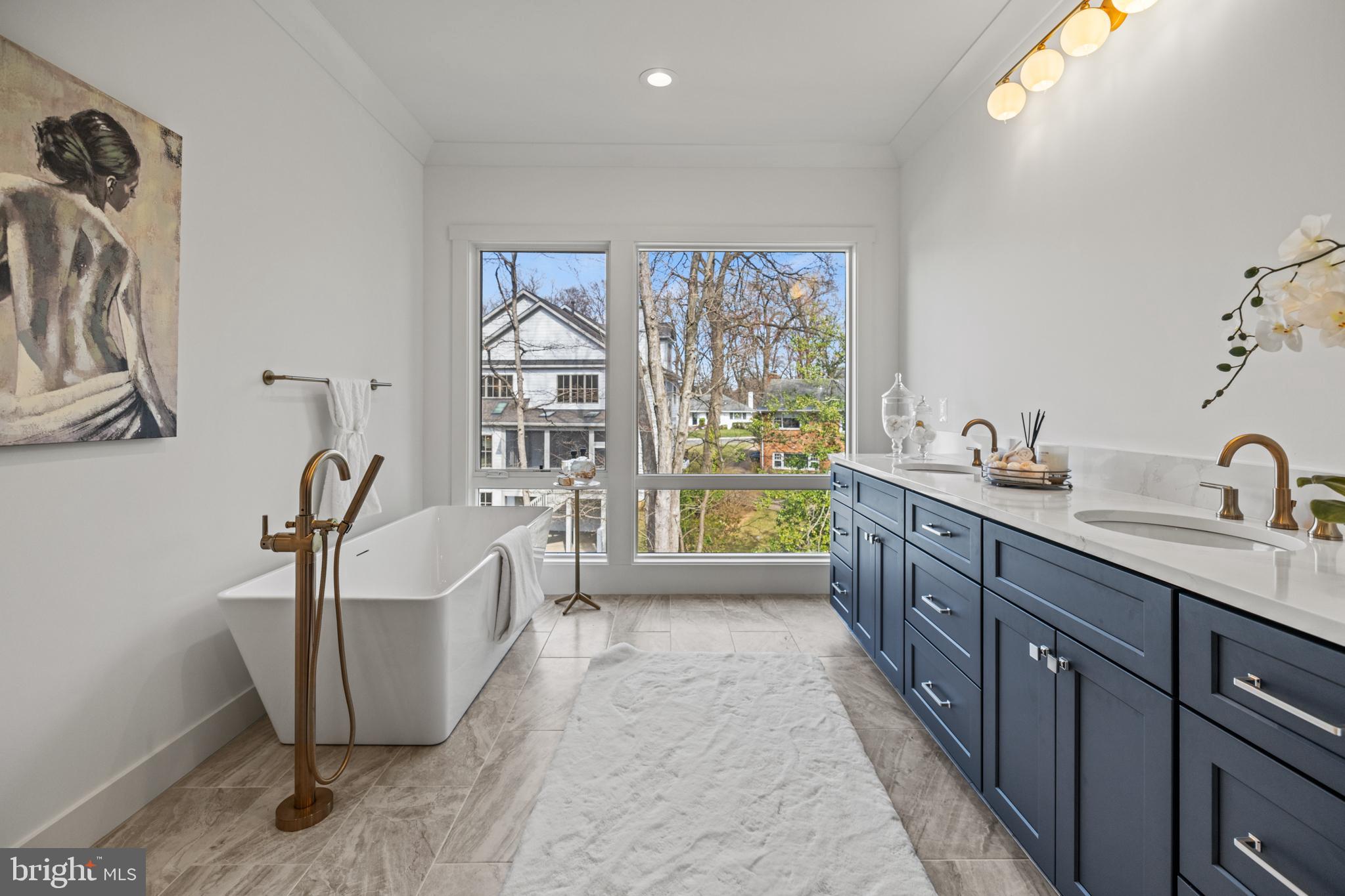 GOLF CLUB MANOR - Residential