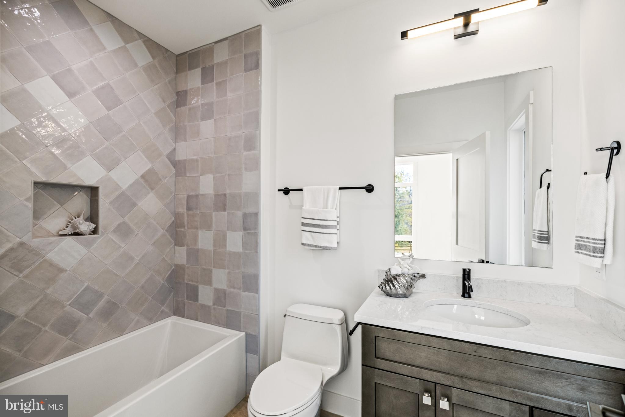 GOLF CLUB MANOR - Residential