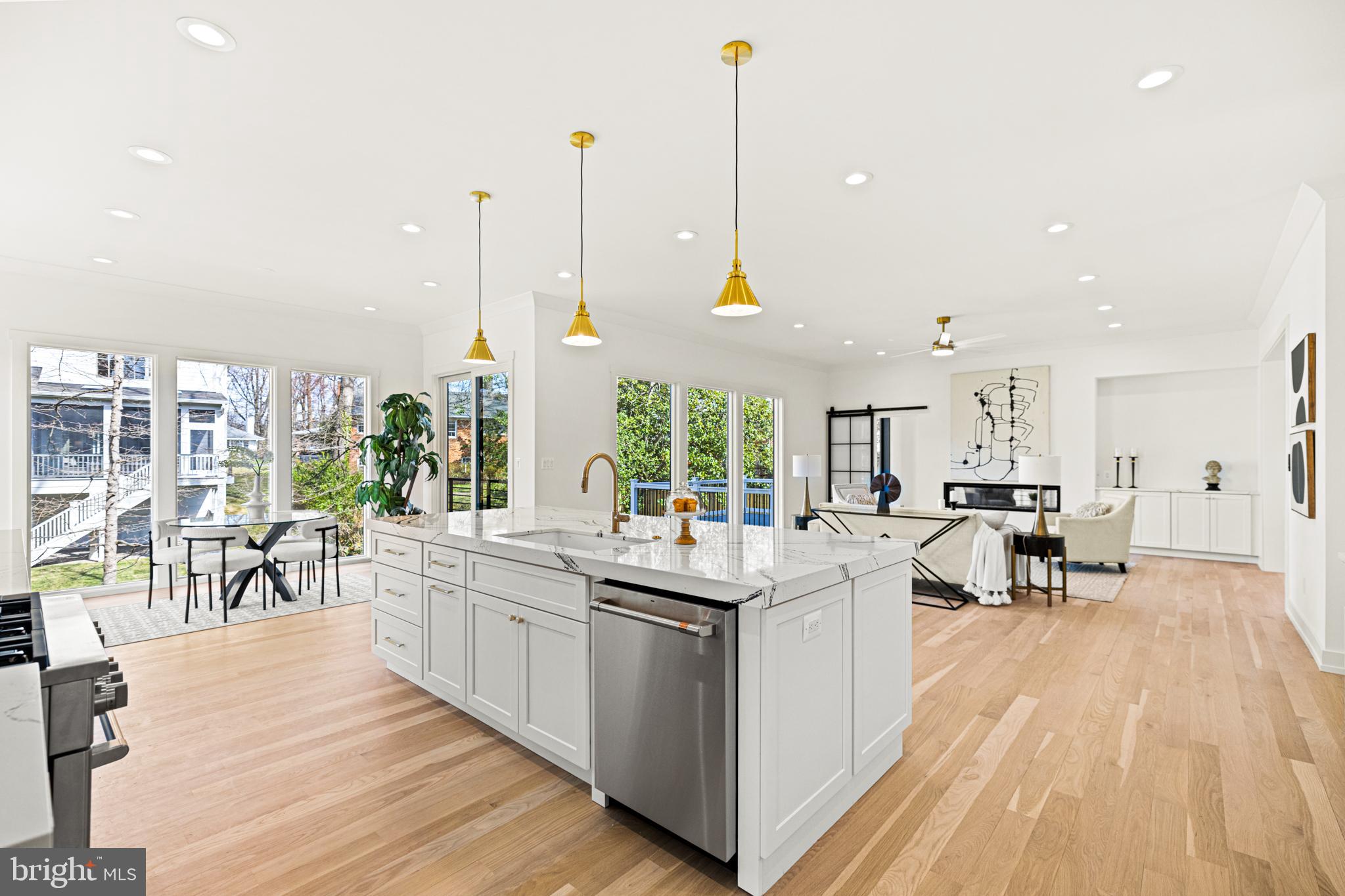 GOLF CLUB MANOR - Residential