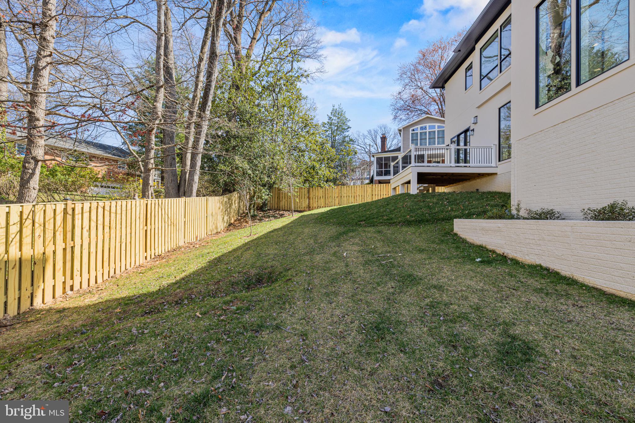 GOLF CLUB MANOR - Residential