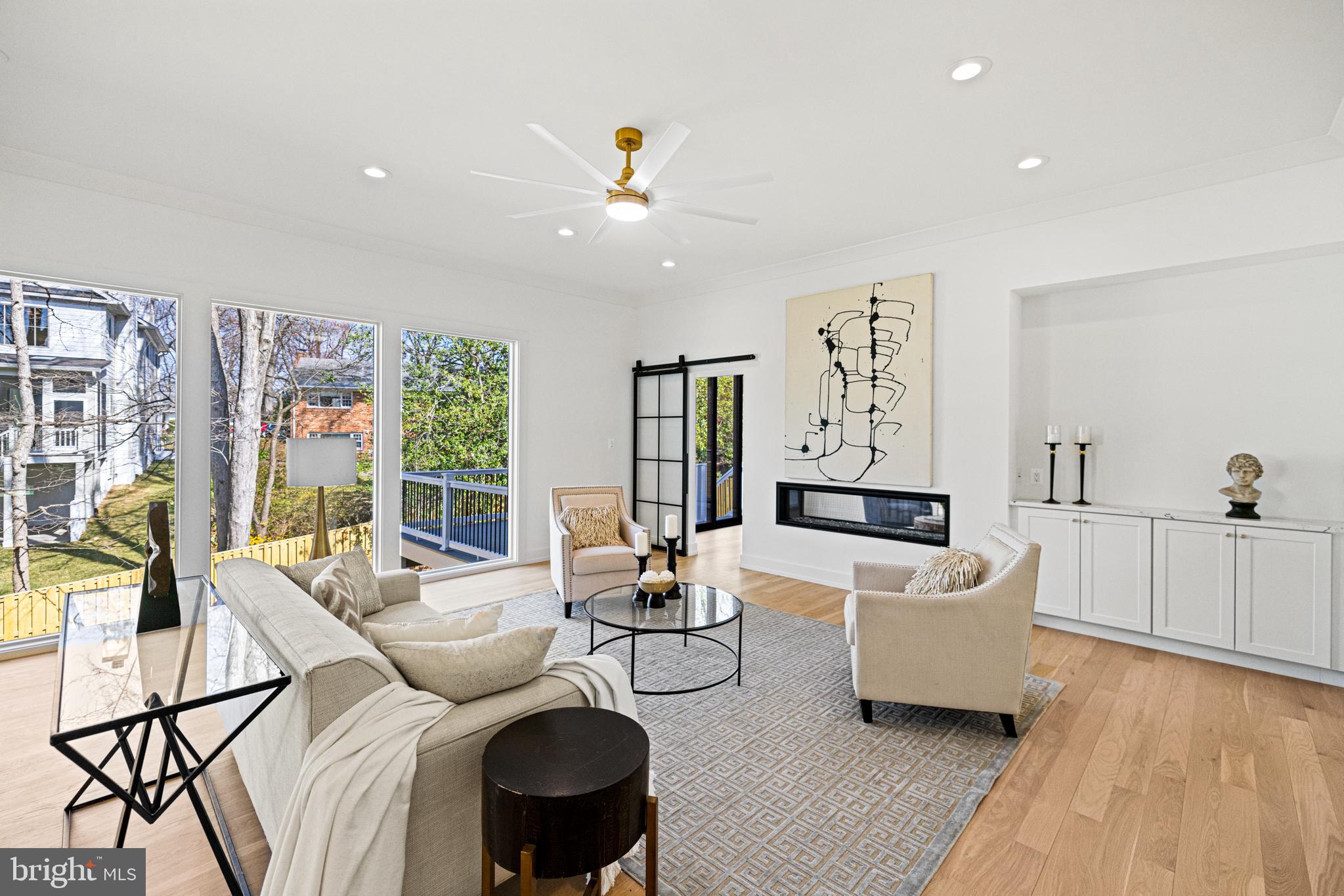 GOLF CLUB MANOR - Residential