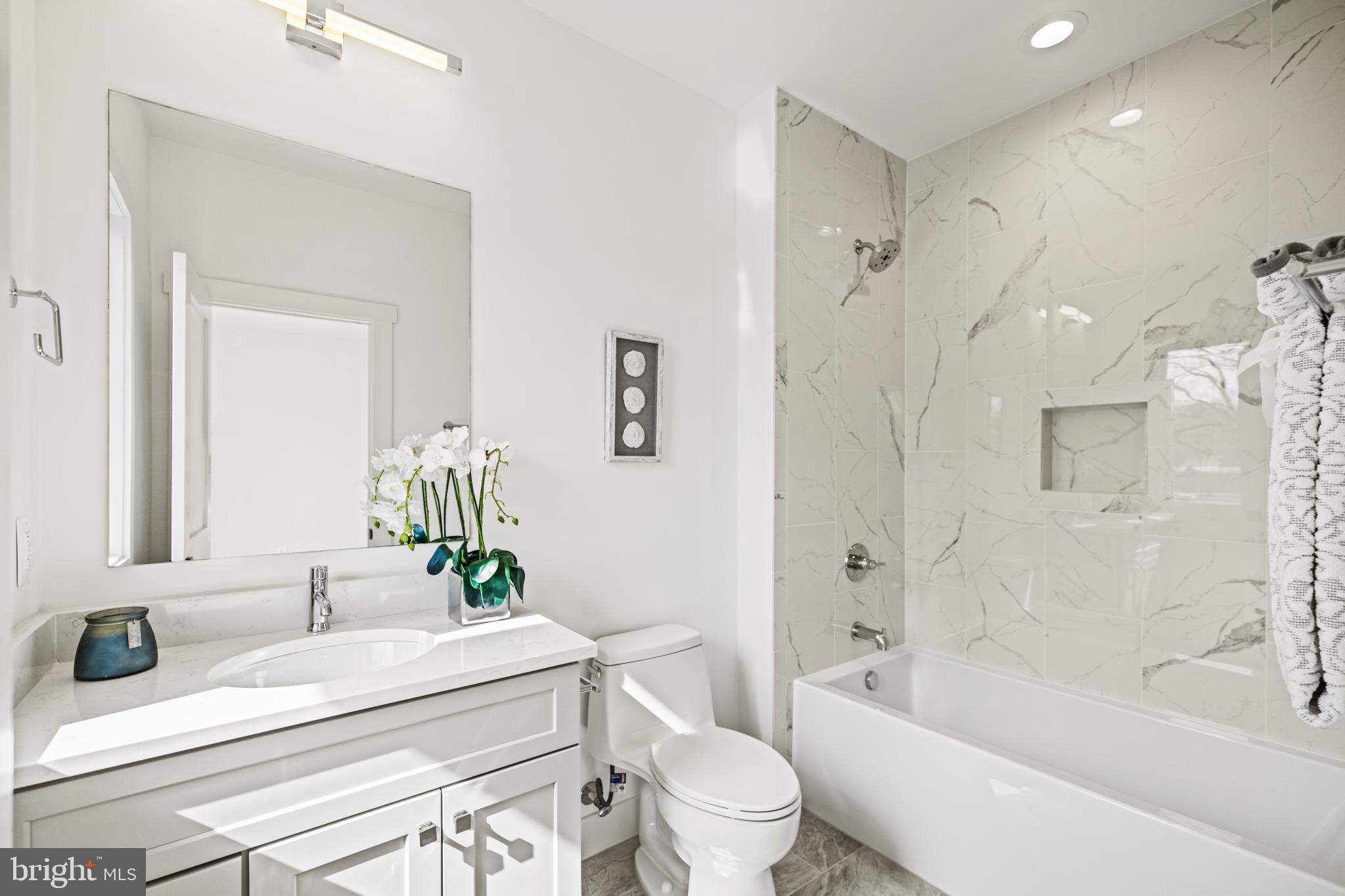 GOLF CLUB MANOR - Residential