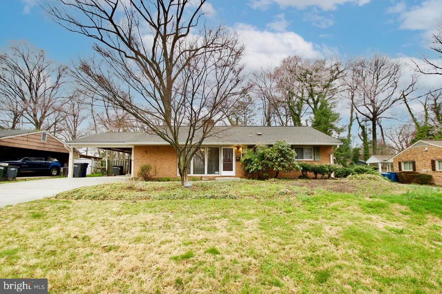 Charming One-Level Home in Springfield!

Discover this spacious 4-bedroom, 1.5-bathroom detached home featuring an open-concept layout—a perfect blank canvas for your vision! Enjoy a flat, fenced-in yard, ideal for outdoor living. The home boasts a gas stove and heatingfor efficiency and comfort.

Prime location—just minutes from I-495, I-395, I-95, and easy access to D.C. and Maryland. Home is in great condition. Seller will transfer Home Warranty!

Don’t miss this incredible opportunity! Homes like this don’t last long. Call today to schedule your private tour or get more details!