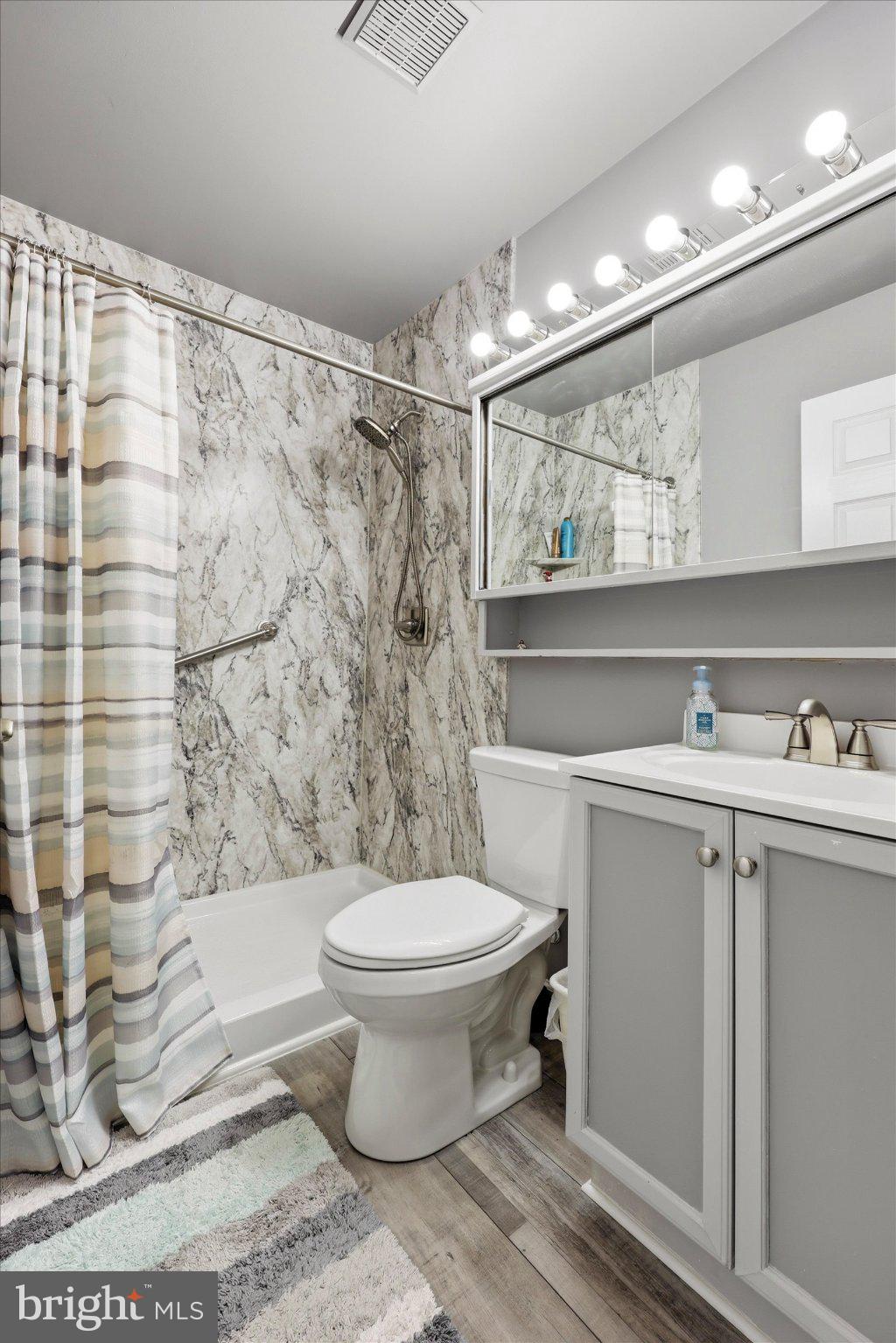 LAKESIDE - Residential