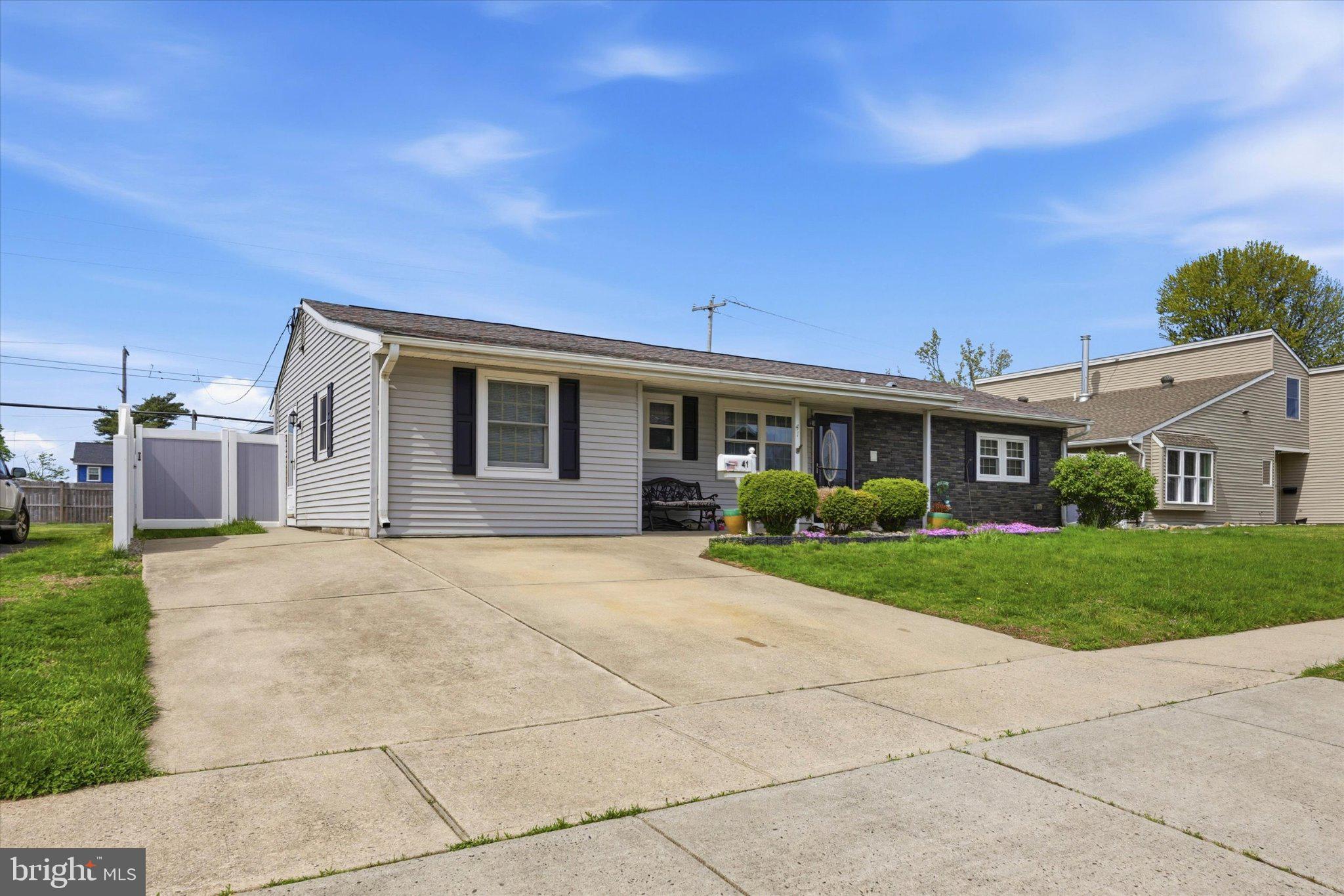 LAKESIDE - Residential