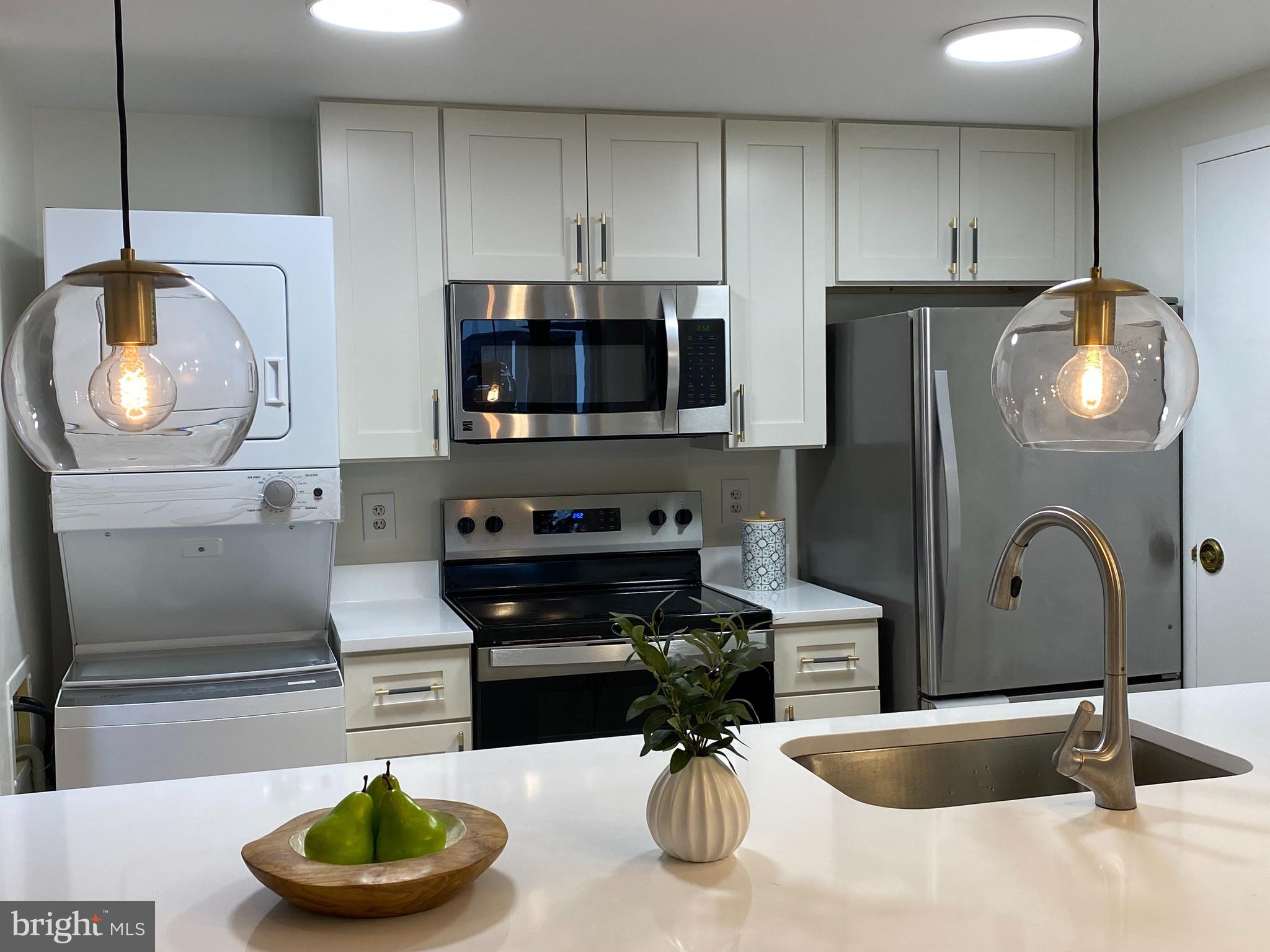 1530 KEY BOULEVARD 525