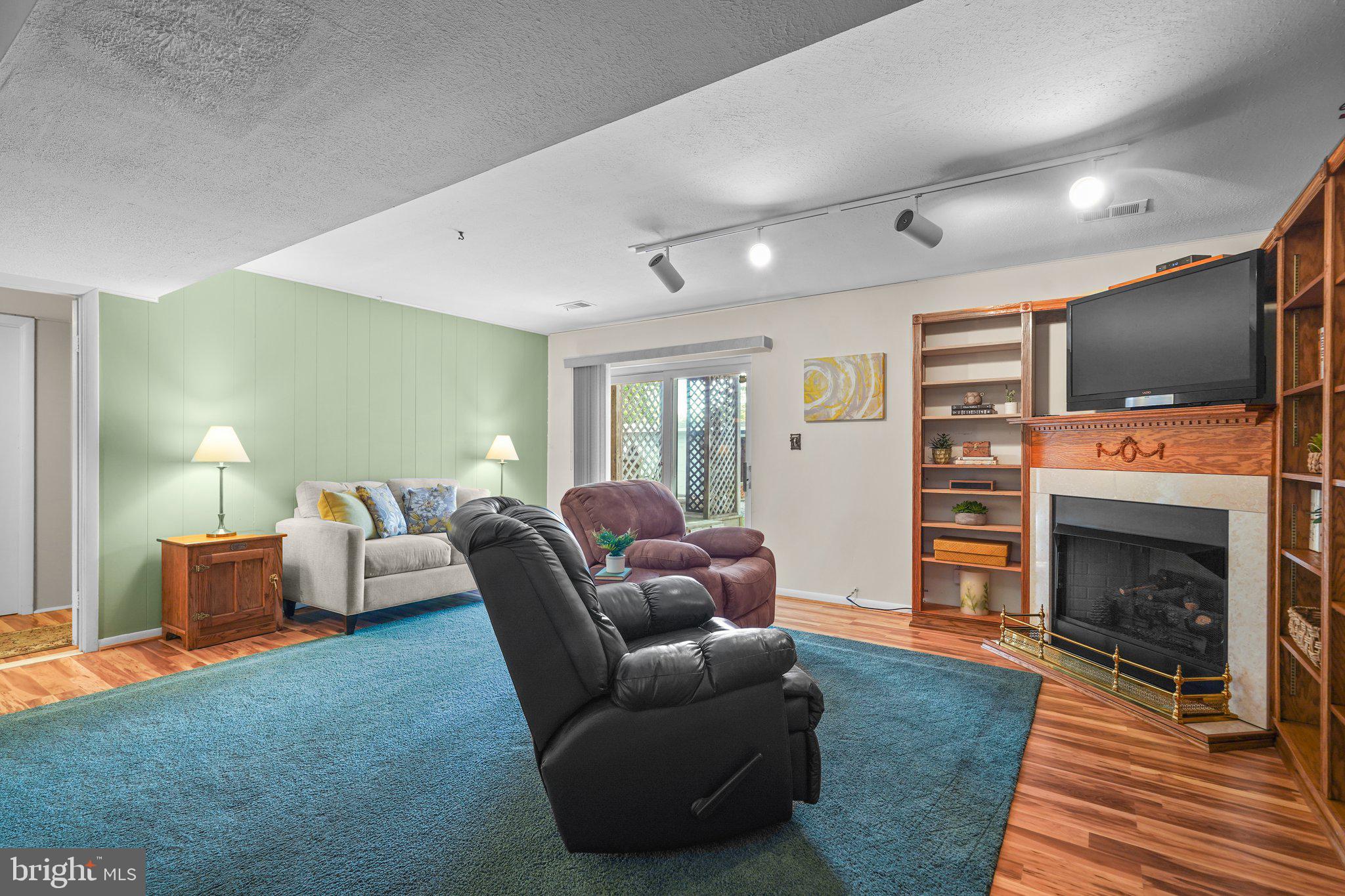 MANOR WOODS - Residential