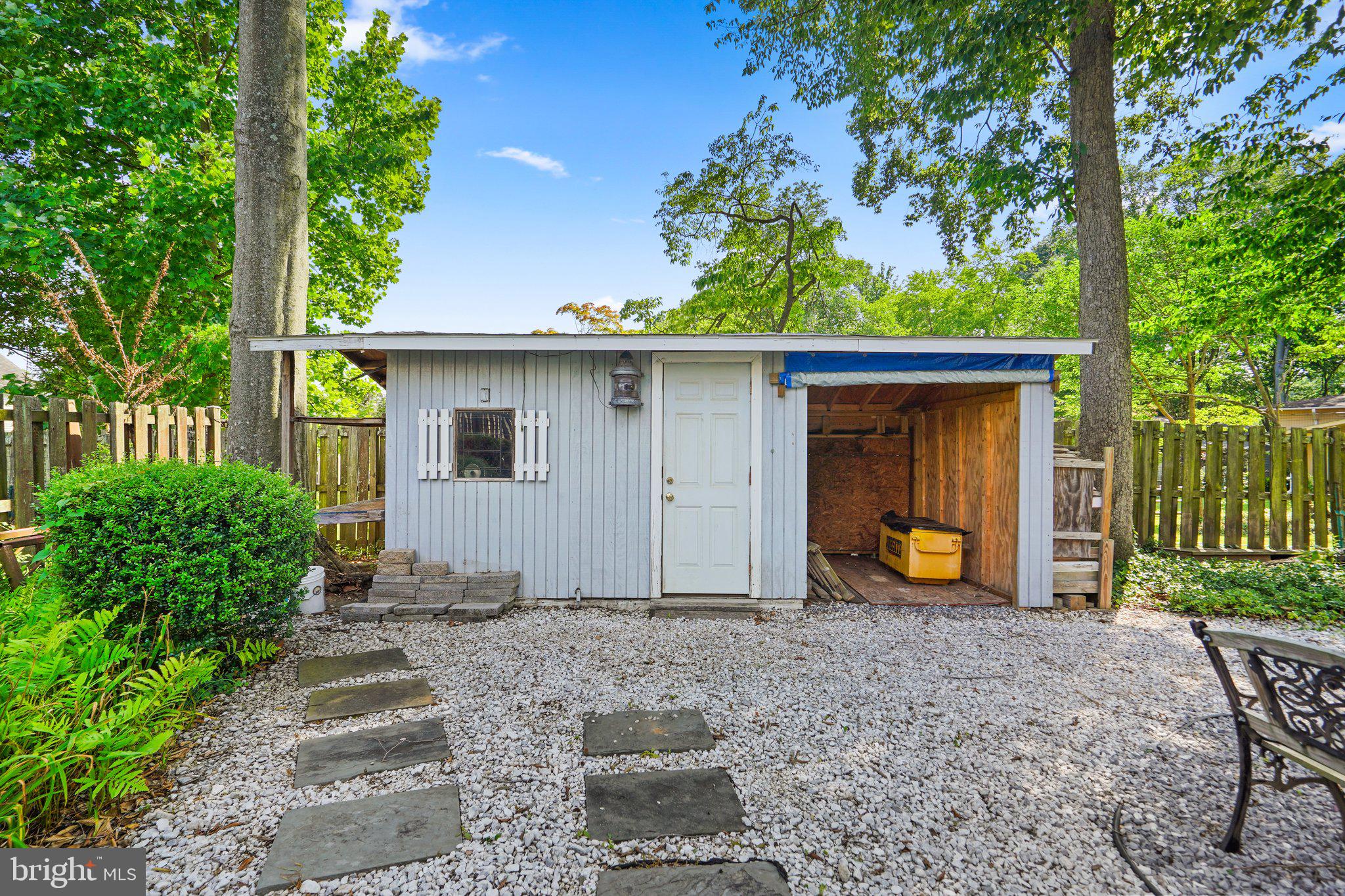 MANOR WOODS - Residential