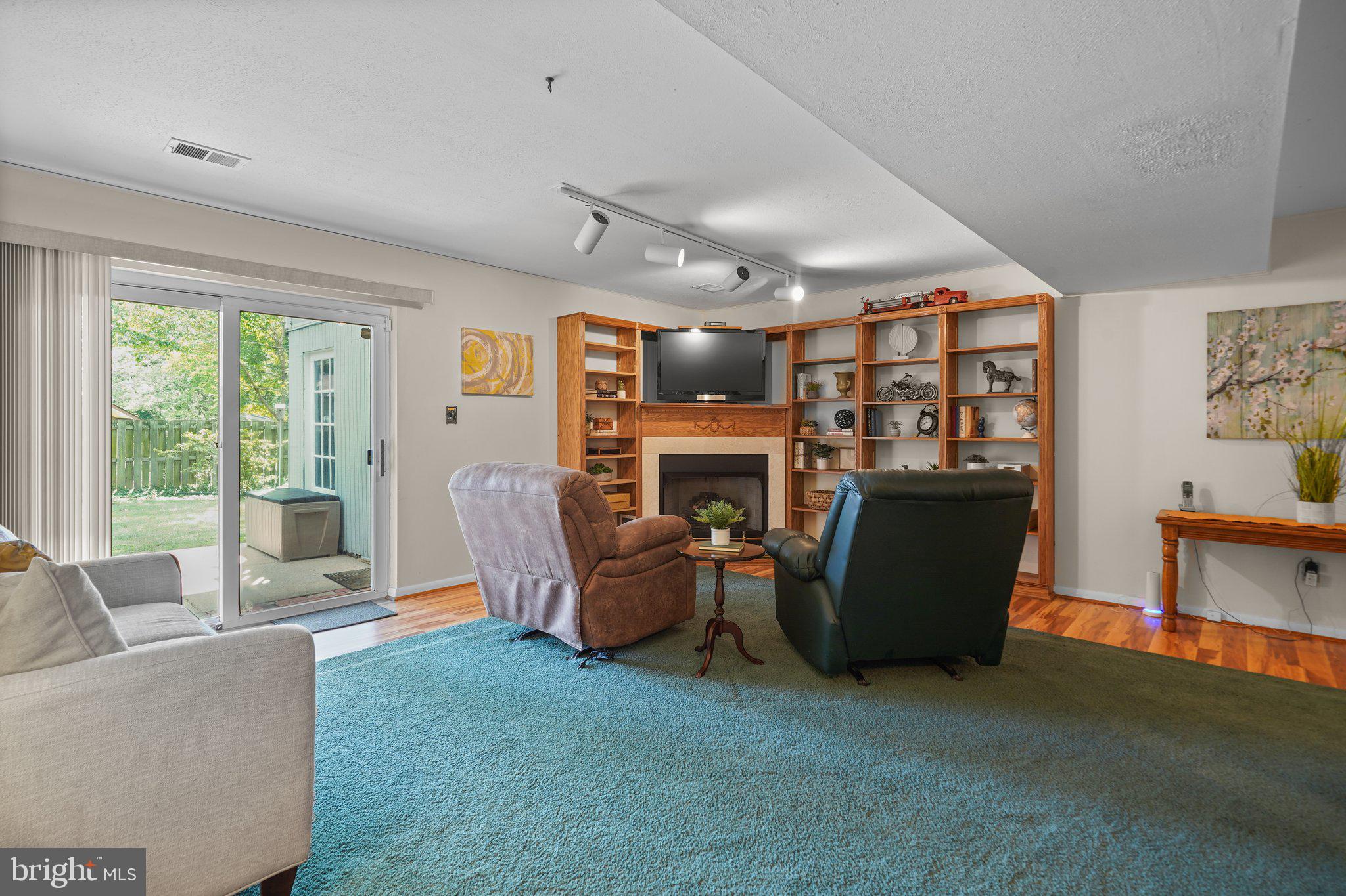 MANOR WOODS - Residential