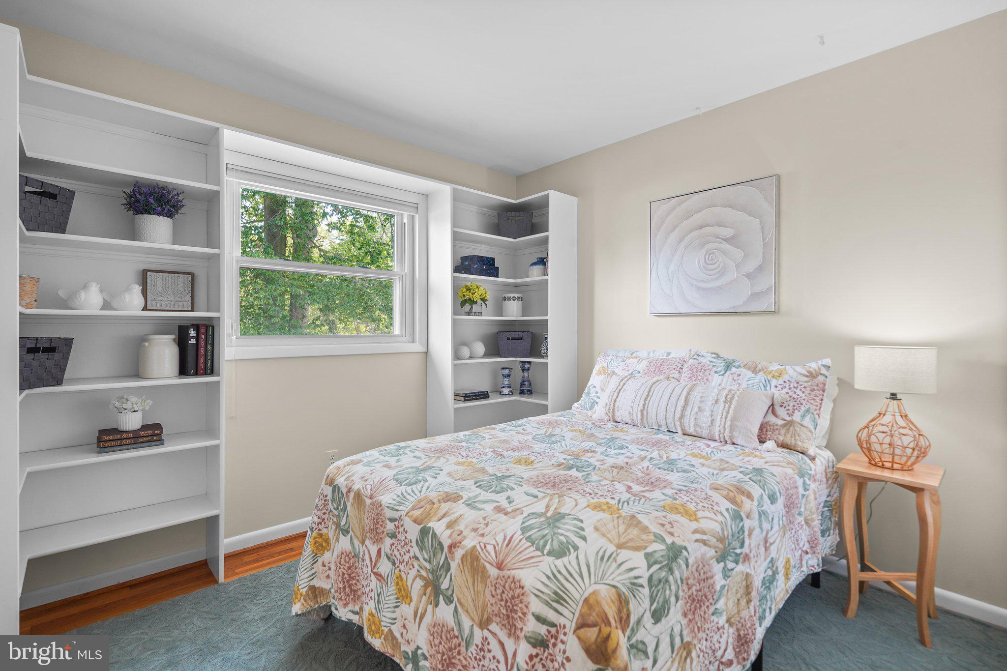 MANOR WOODS - Residential