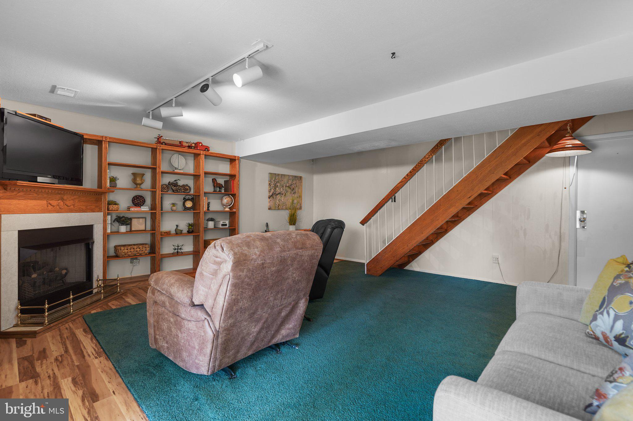 MANOR WOODS - Residential