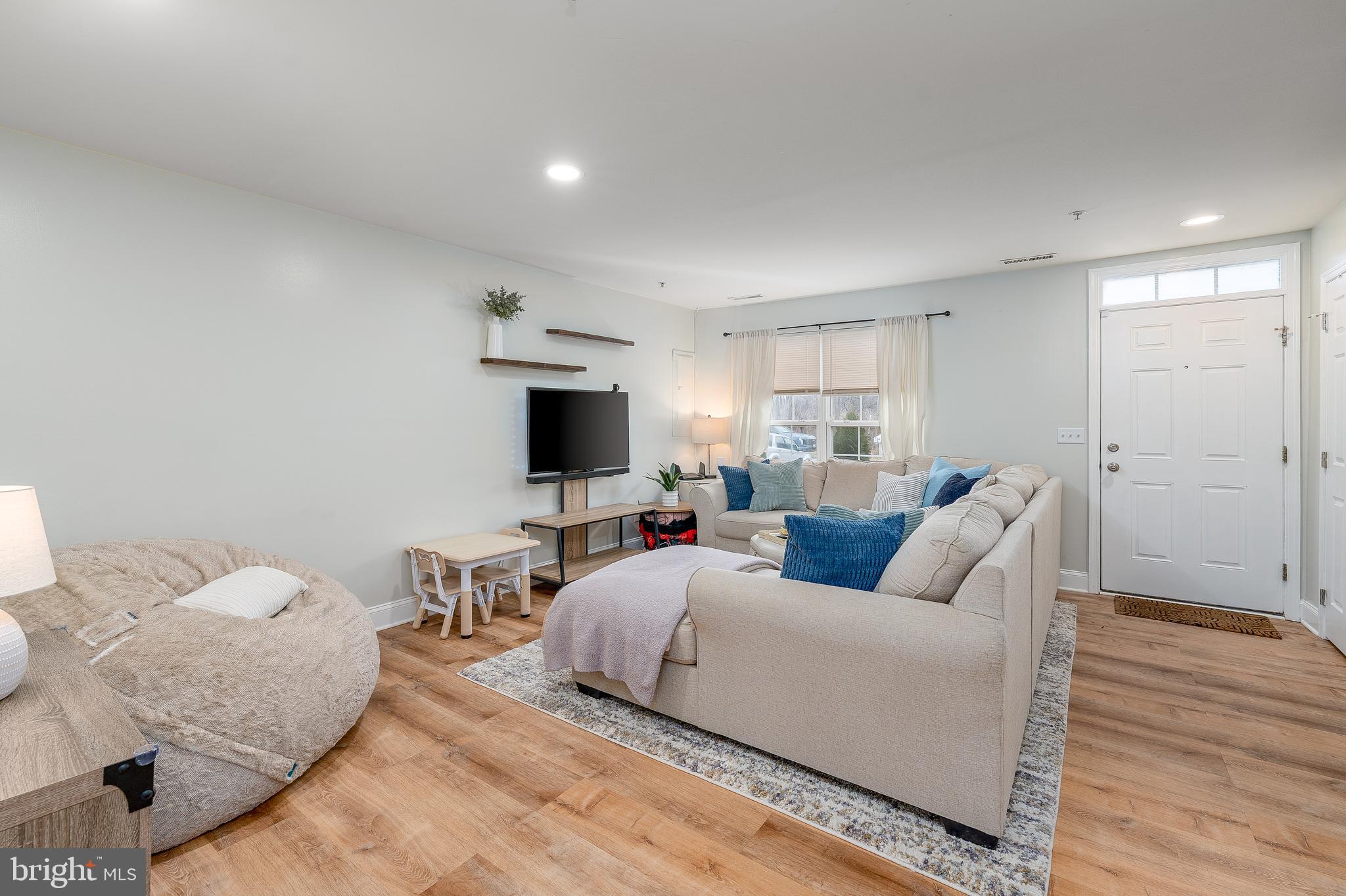 CARROLLWOOD MANOR - Residential