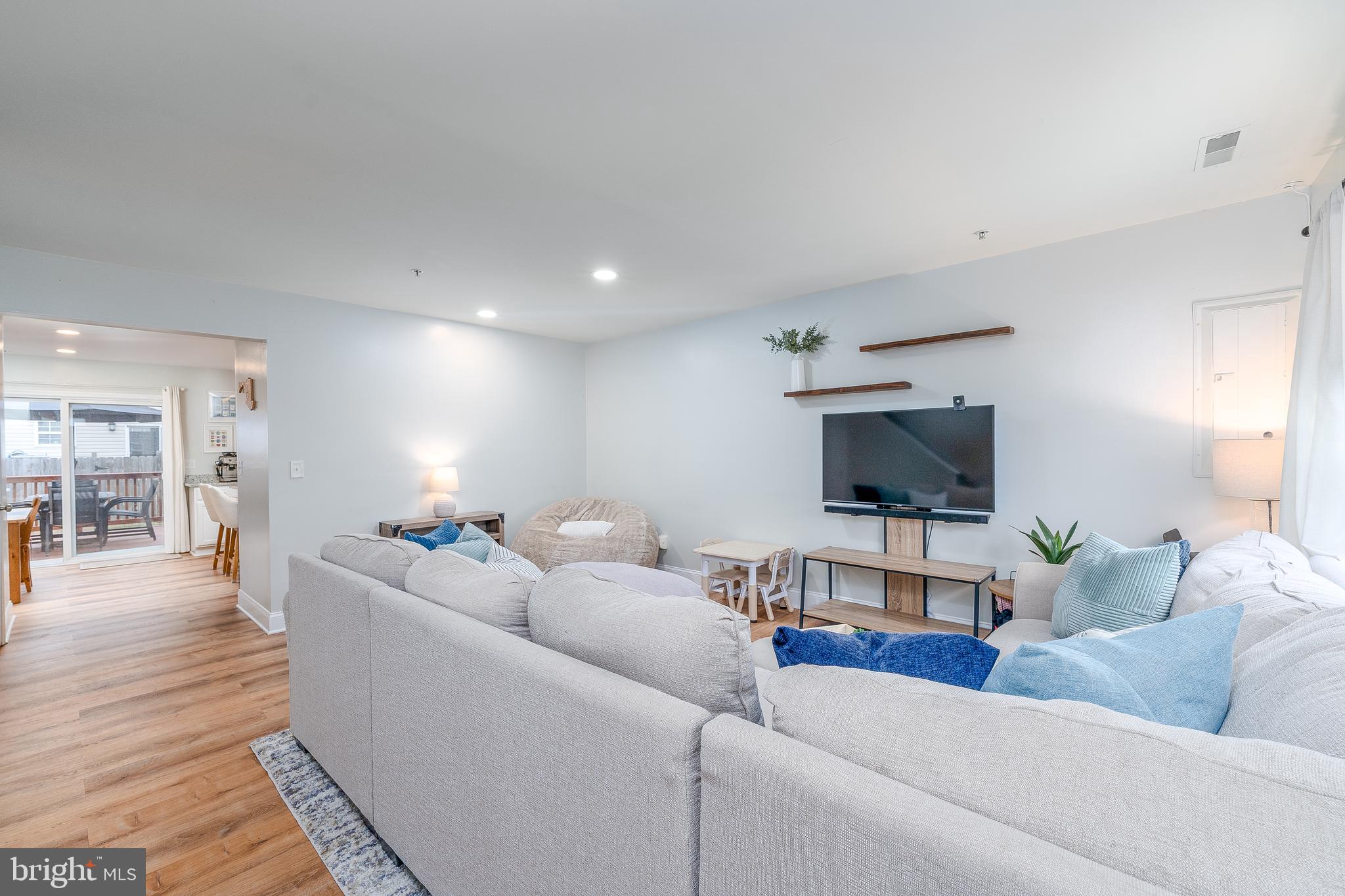 CARROLLWOOD MANOR - Residential