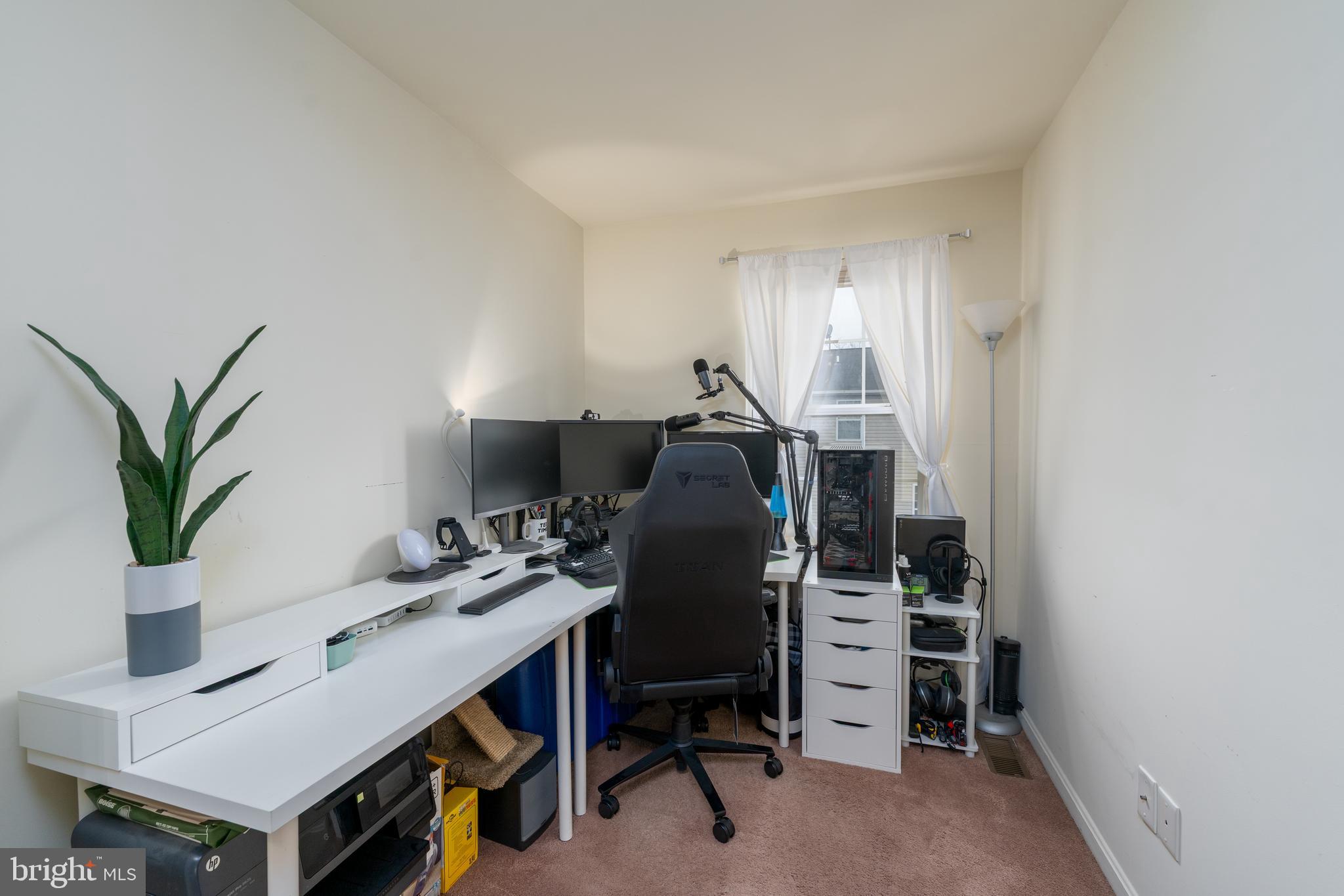 CARROLLWOOD MANOR - Residential