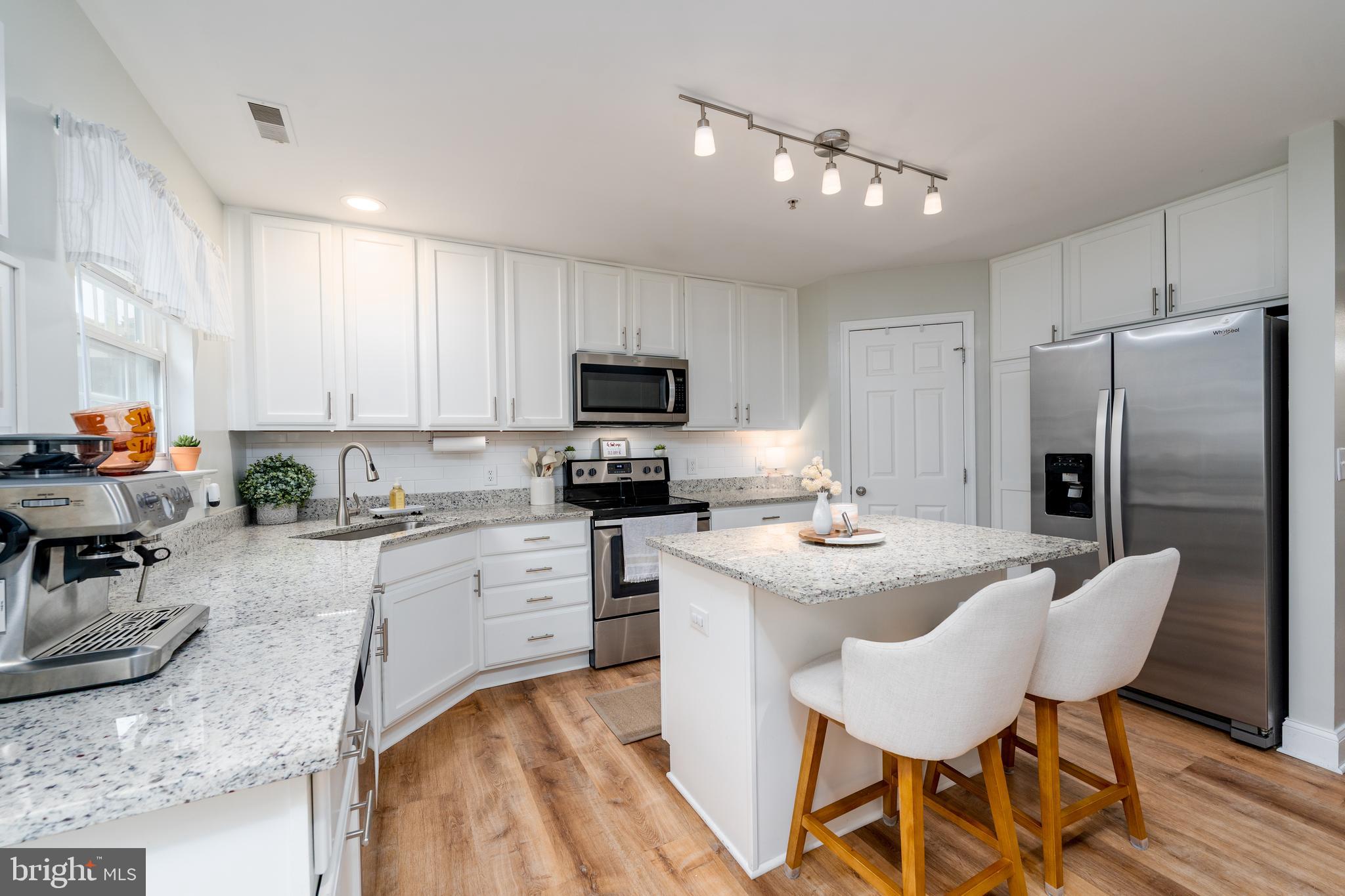 CARROLLWOOD MANOR - Residential