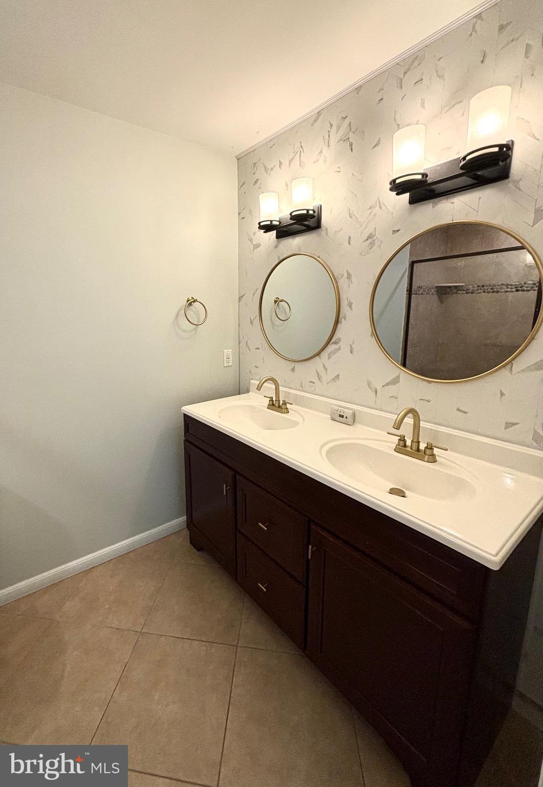 ROXBOROUGH - Residential Lease