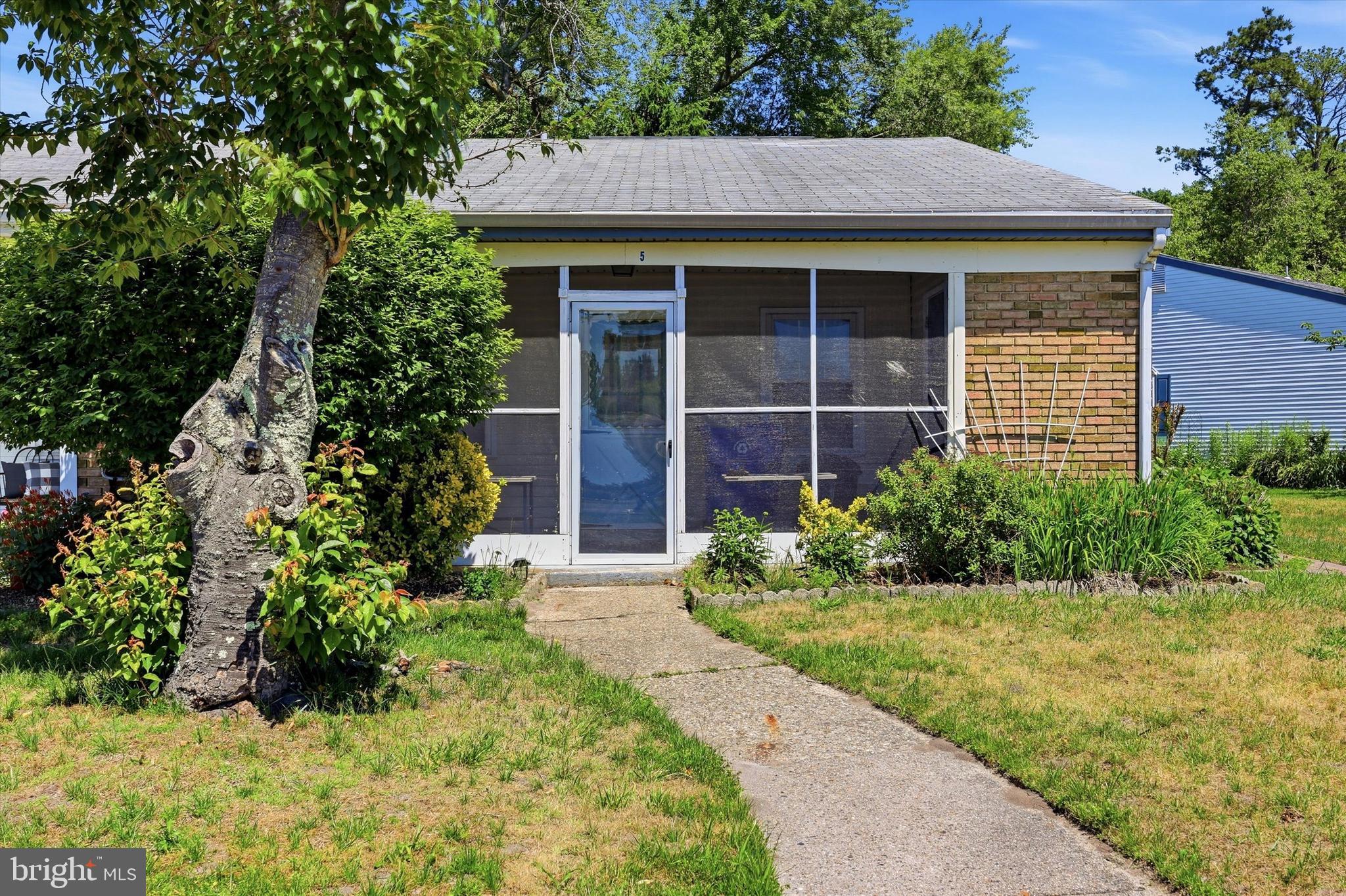 135 HUNTINGTON DRIVE
