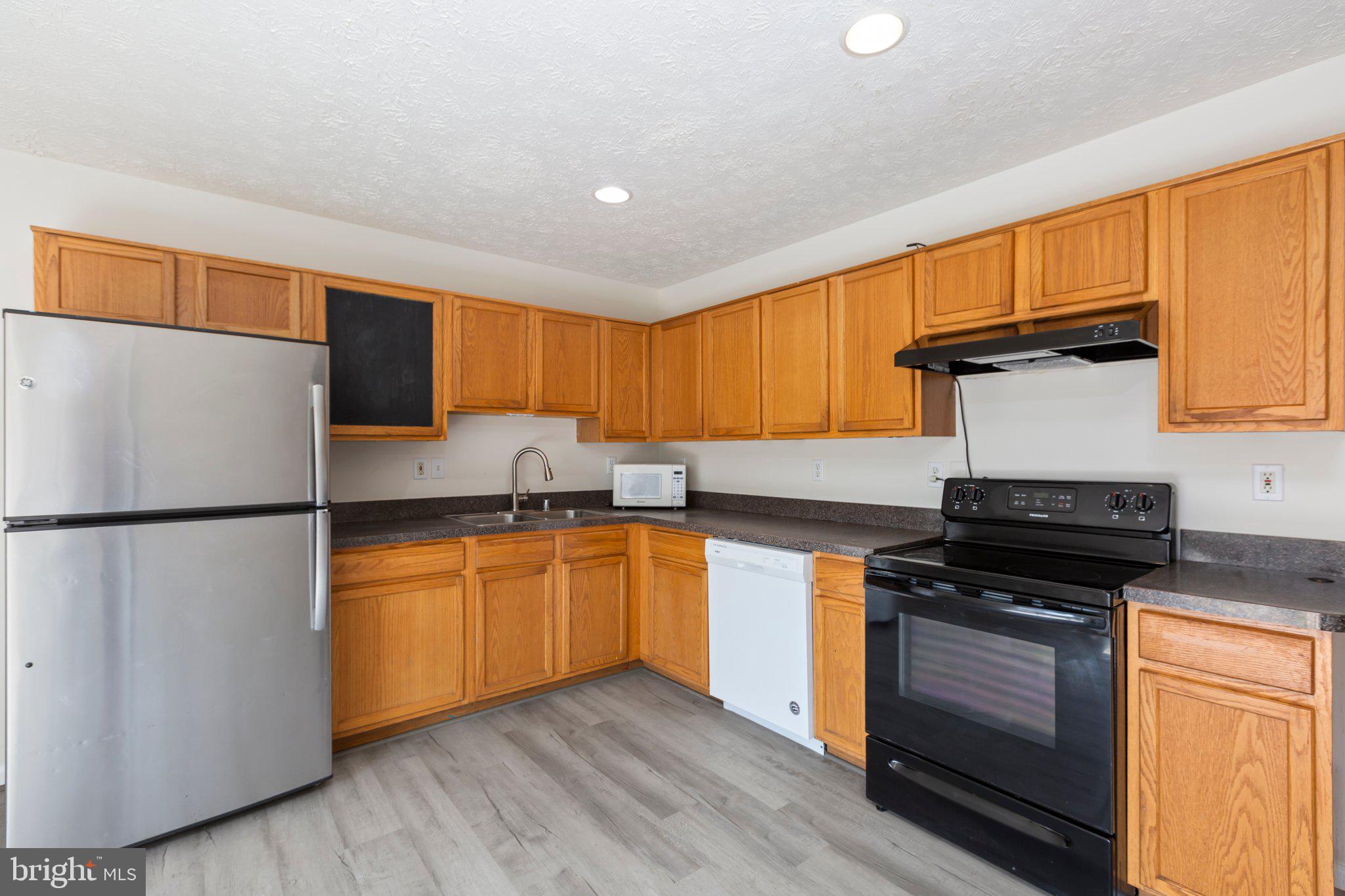 BROOKWOOD - Residential Lease