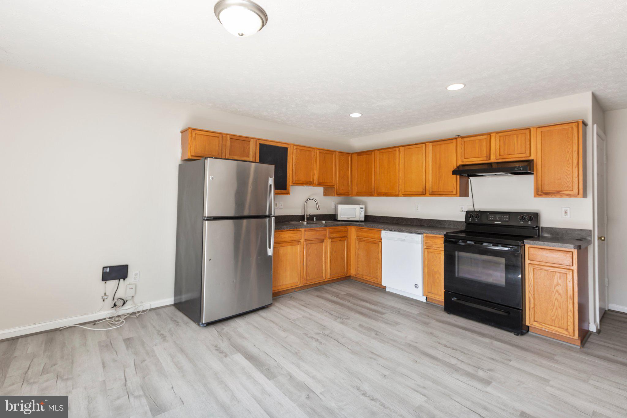 BROOKWOOD - Residential Lease