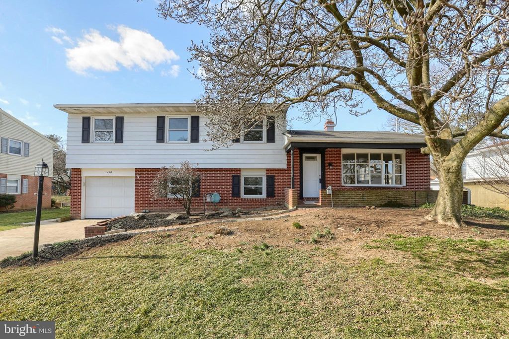 Photo of 1928 LONGVIEW DR, LANCASTER, PA 17601 (MLS # PALA2030766)