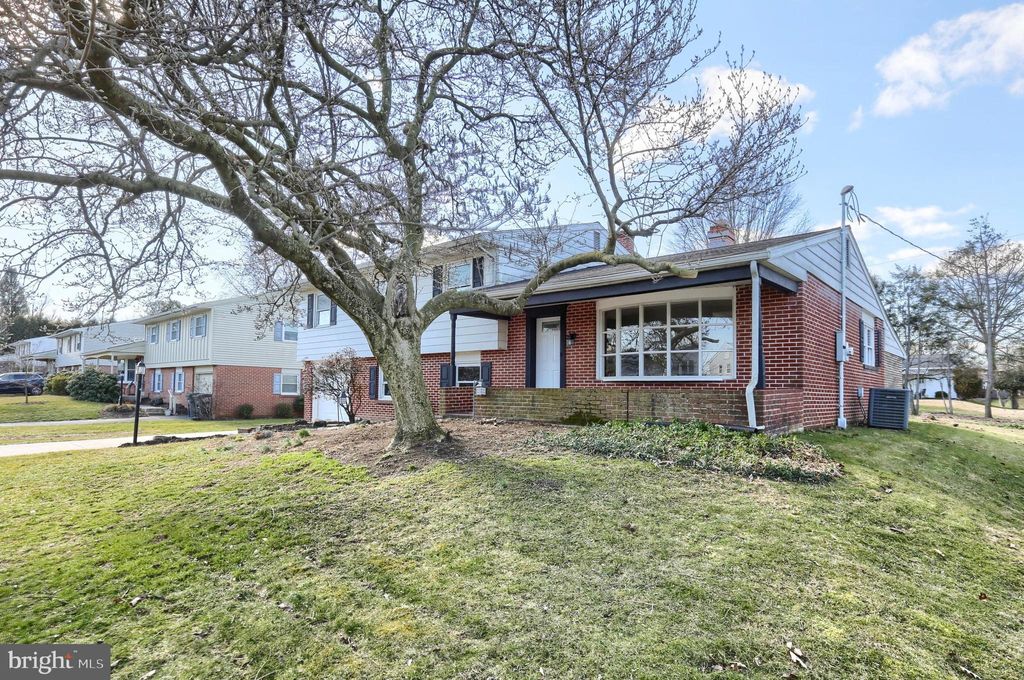 Photo of 1928 LONGVIEW DR, LANCASTER, PA 17601 (MLS # PALA2030766)