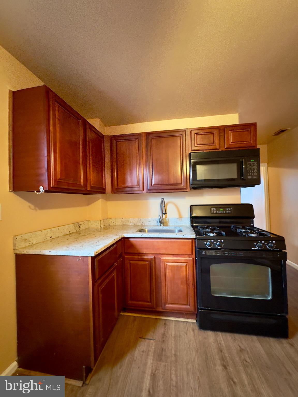 HIGHLANDTOWN - Residential Lease