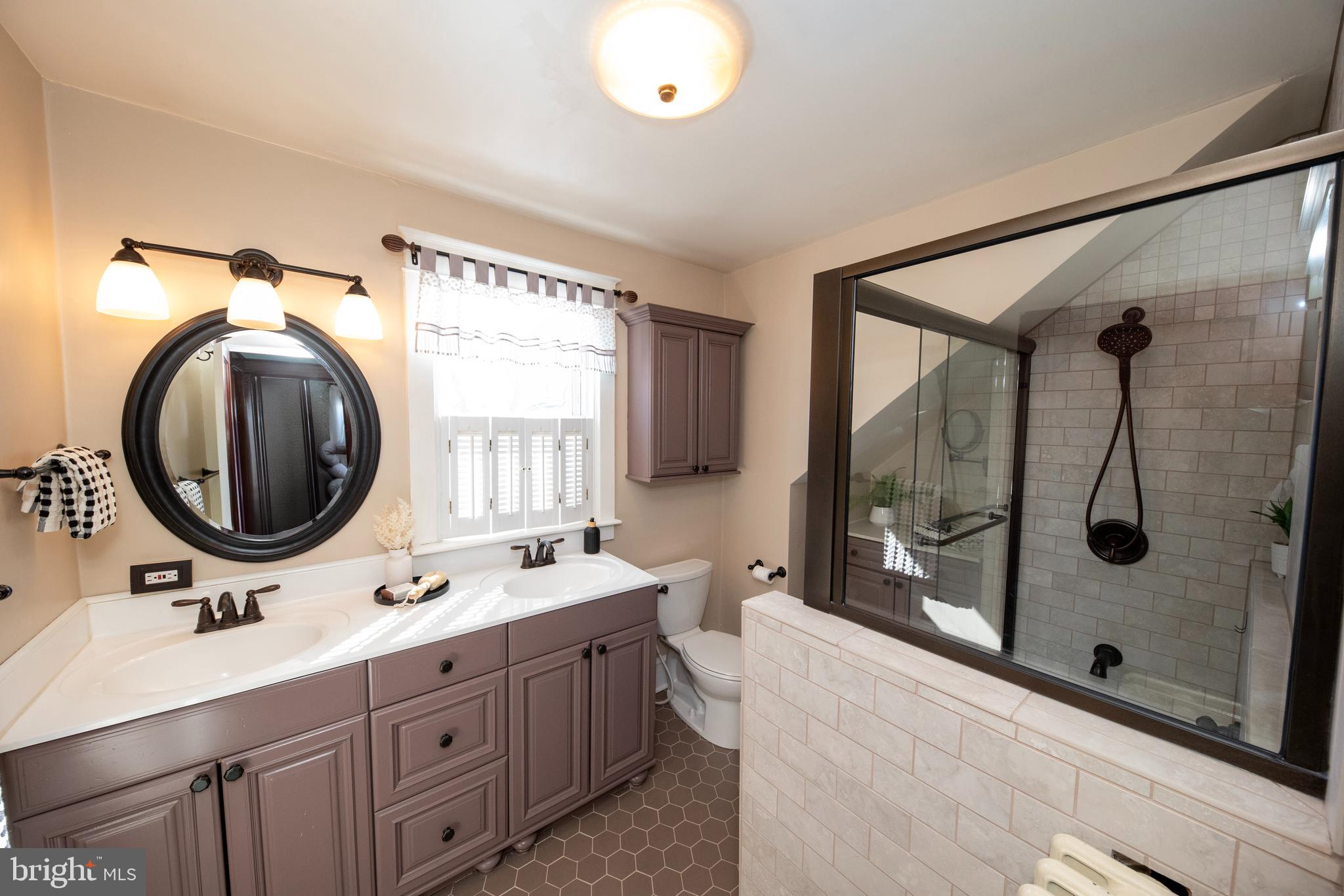 STURBRIDGE MANOR - Residential