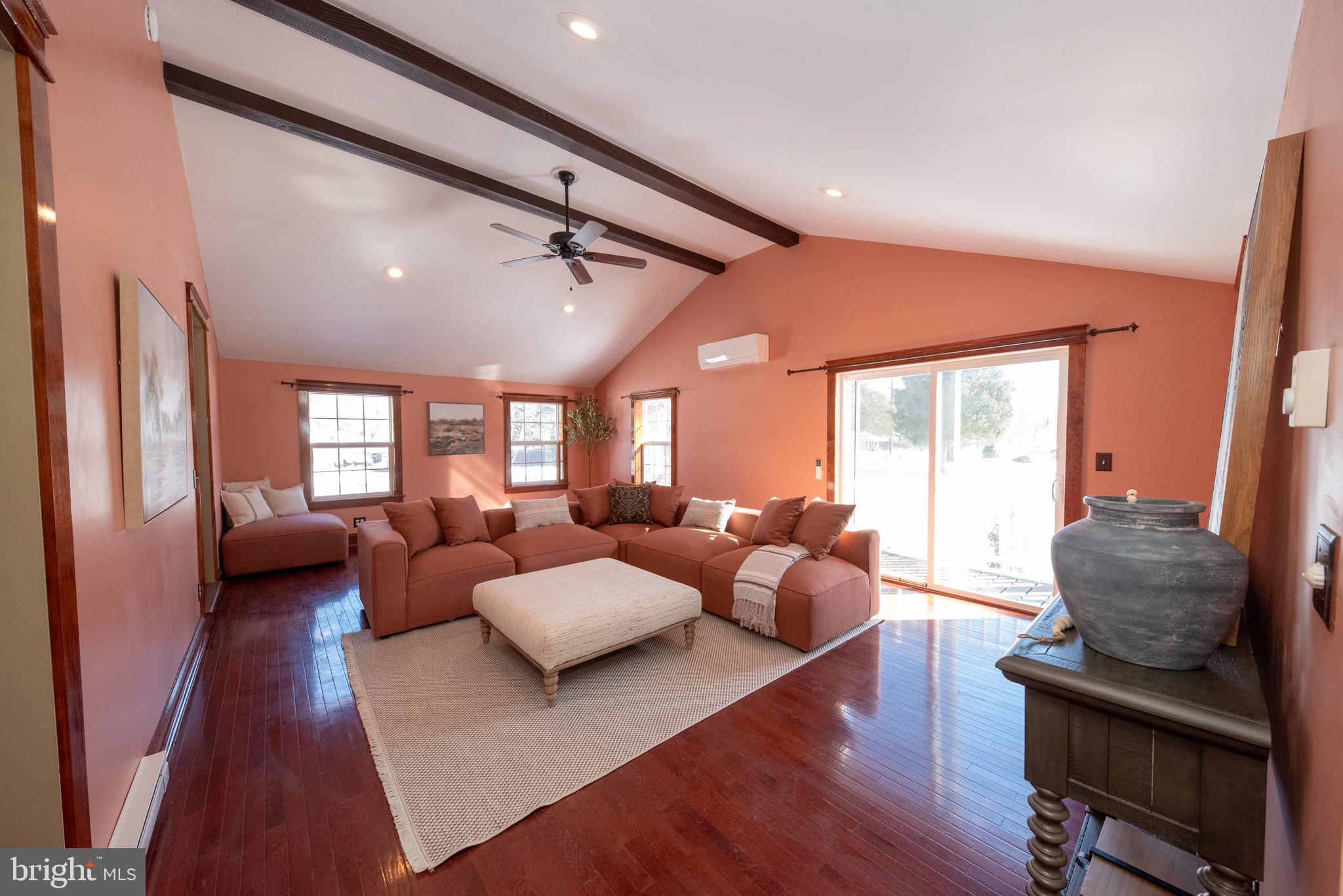 STURBRIDGE MANOR - Residential