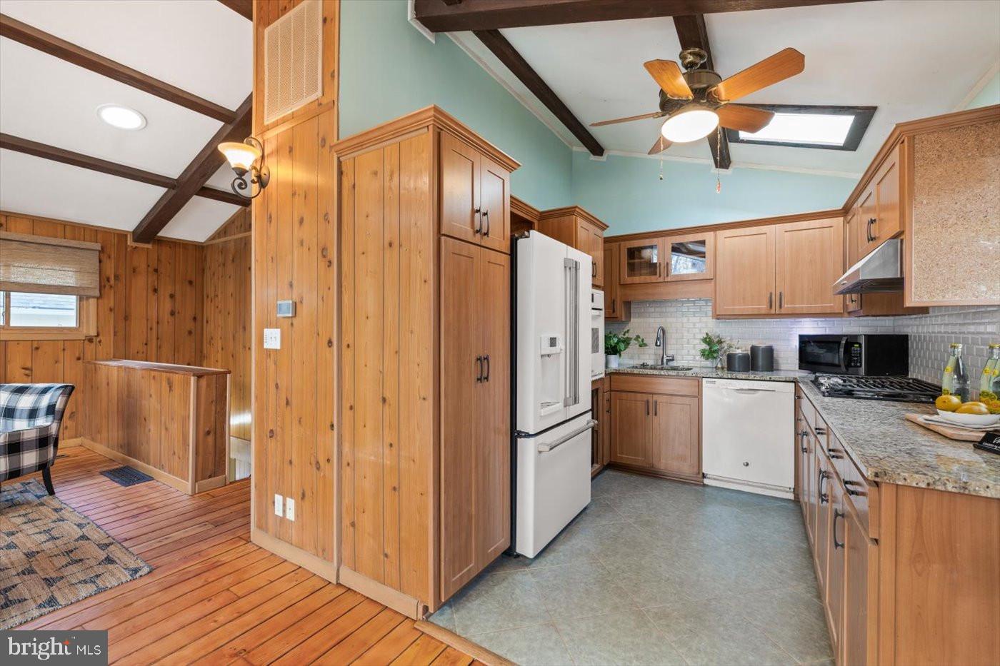 LAKE OF THE WOODS - Residential