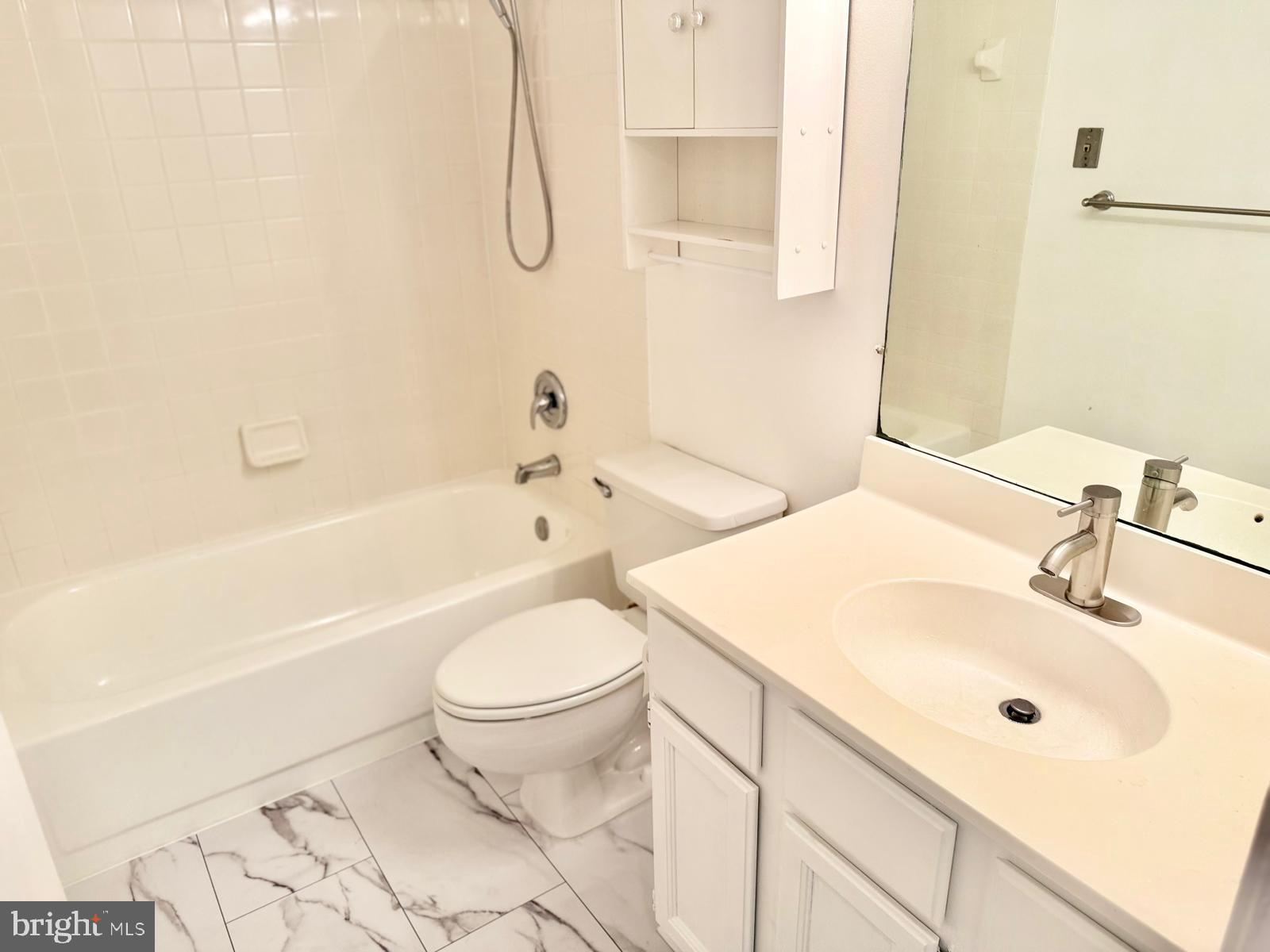 FALLS CHURCH - Residential Lease