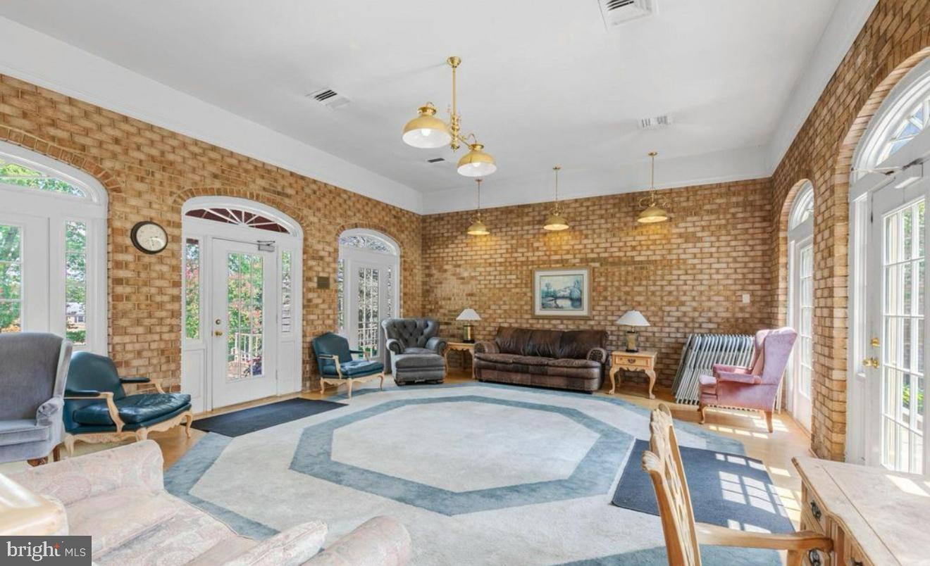 FALLS CHURCH - Residential Lease