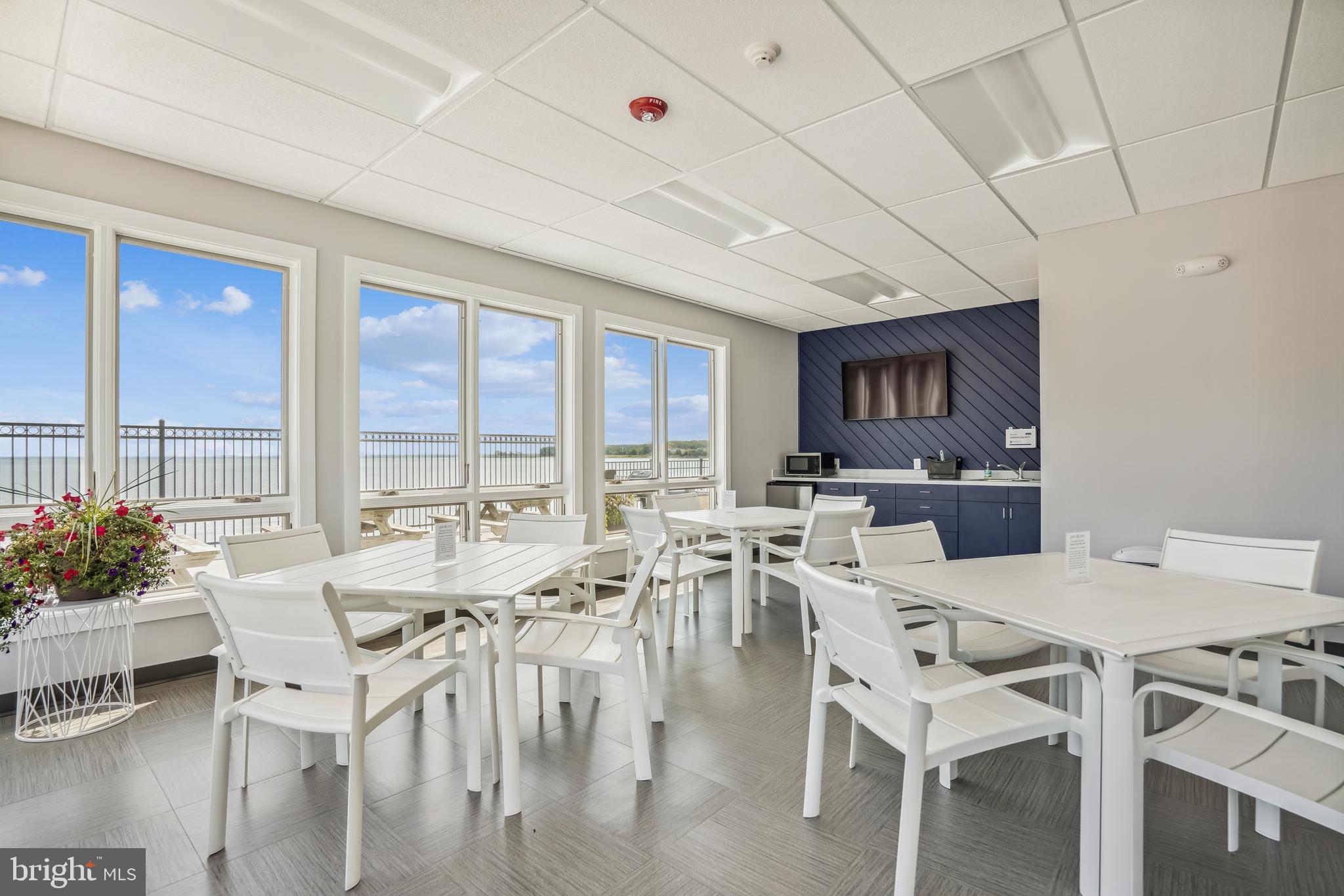 QUEENS LANDING - Residential