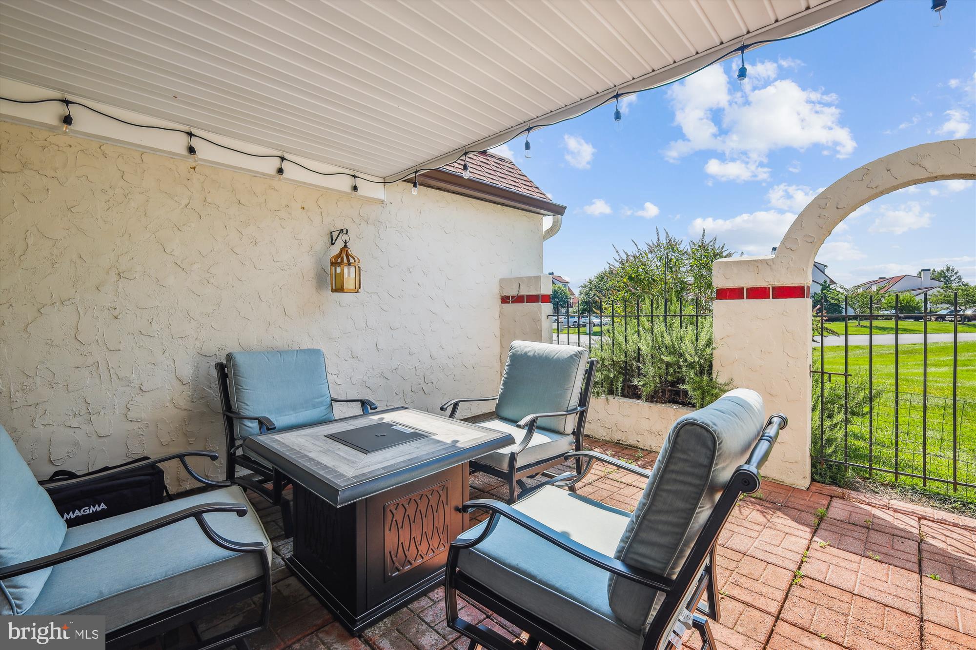 QUEENS LANDING - Residential