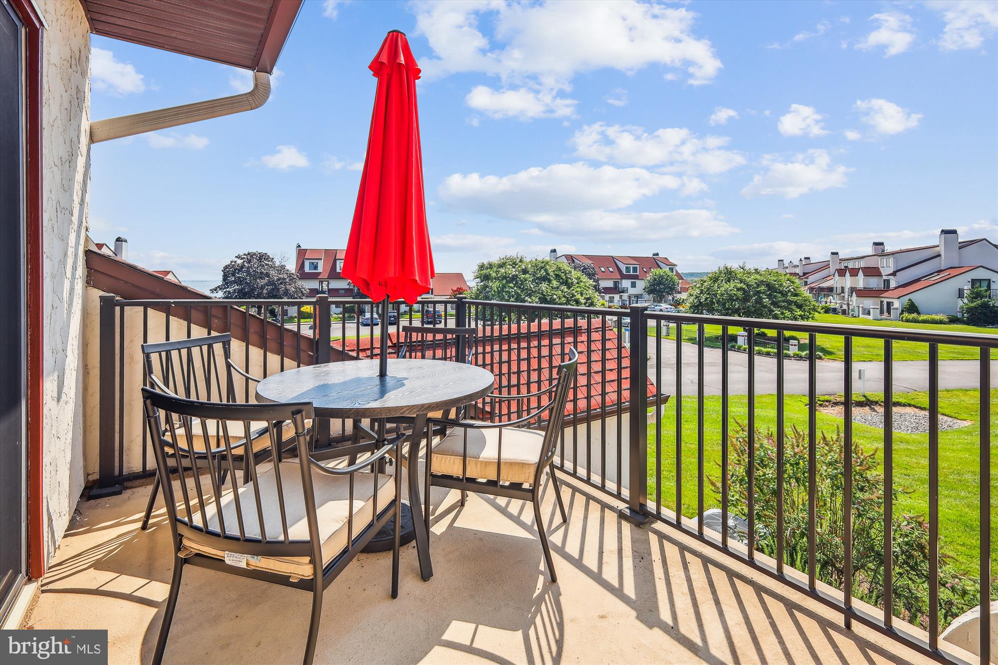 QUEENS LANDING - Residential