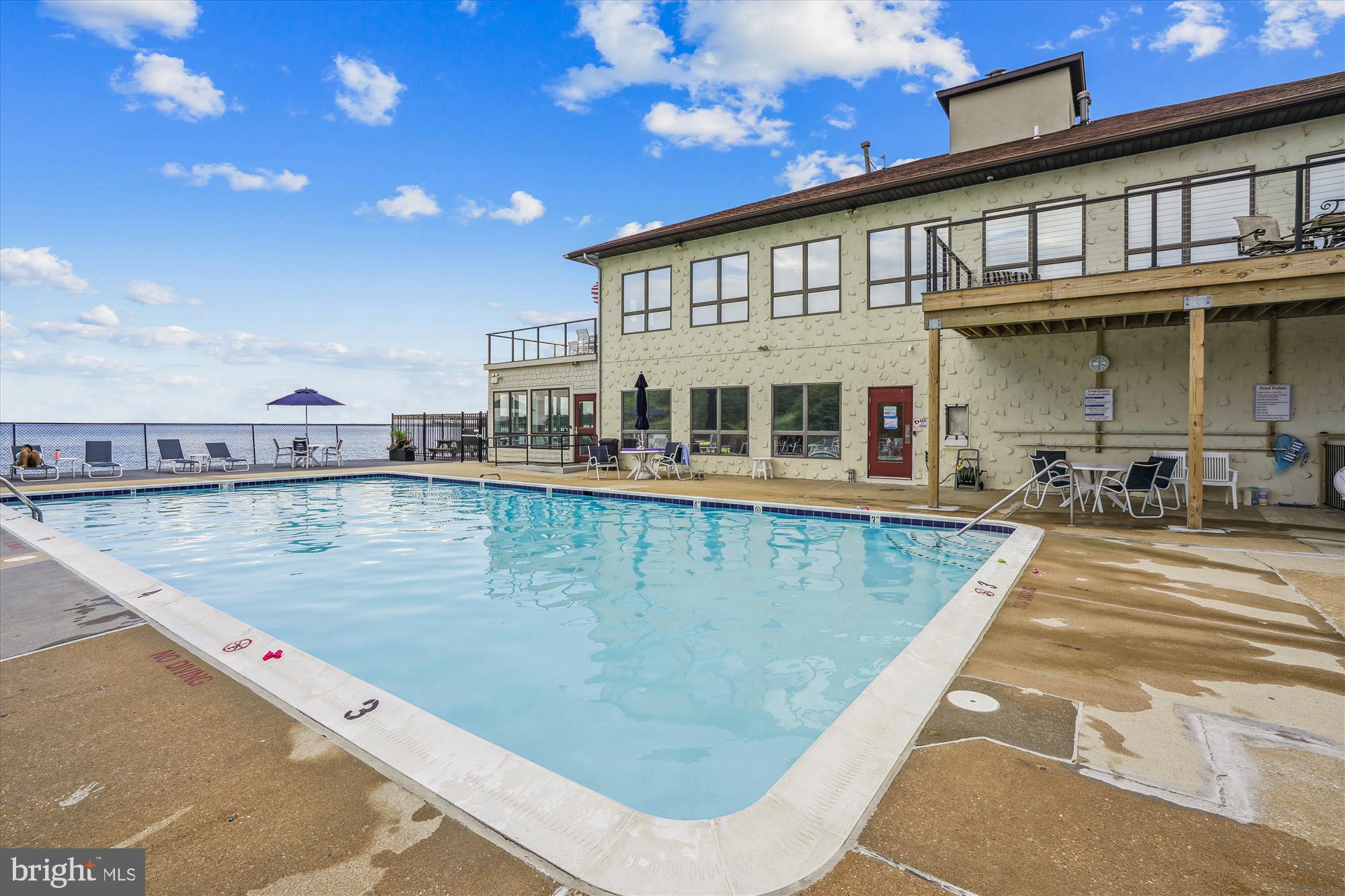 QUEENS LANDING - Residential