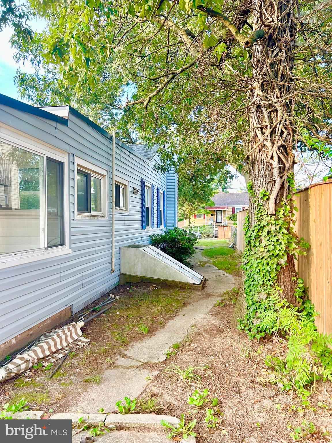 EDGEWATER - Residential